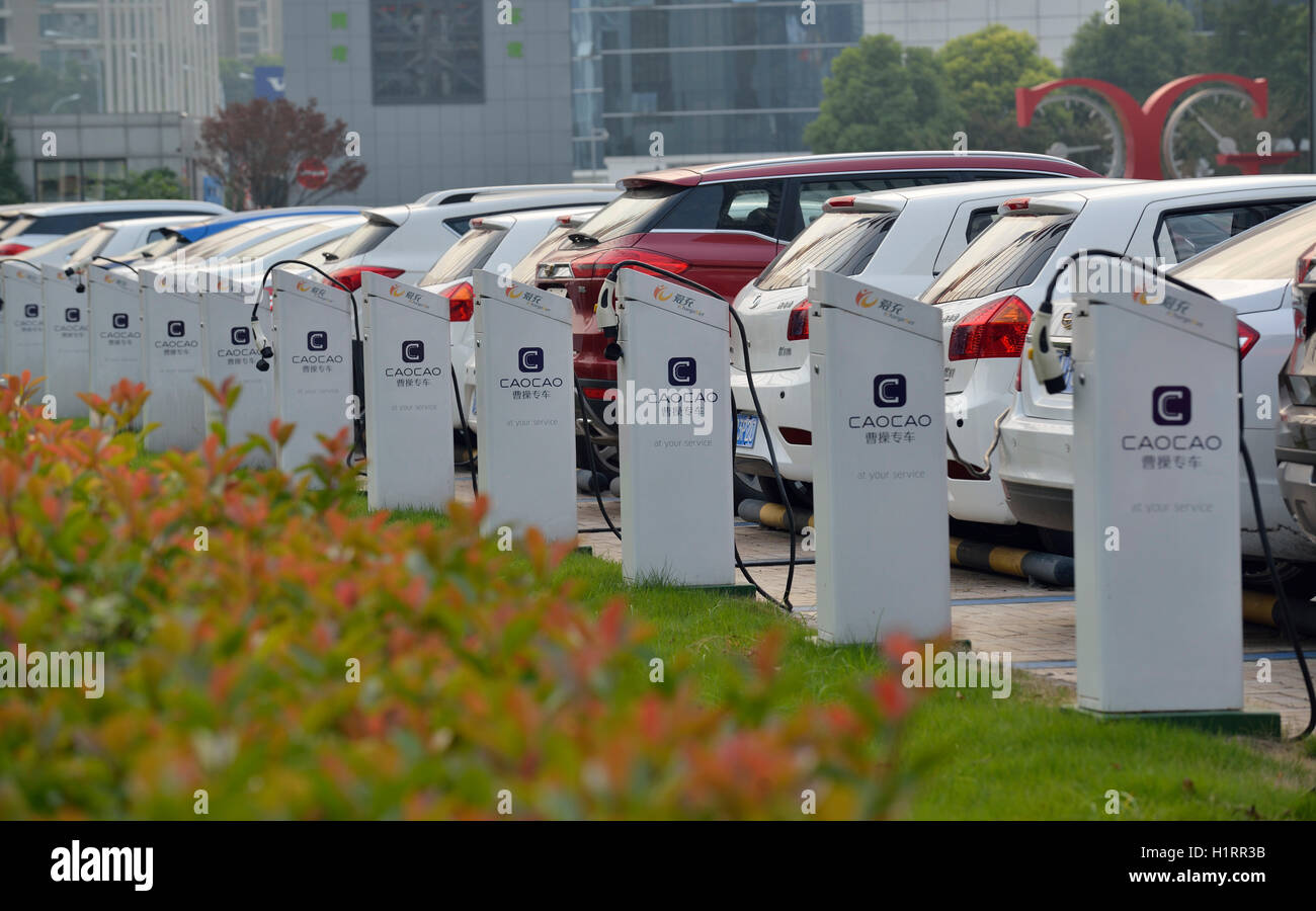 Laden Sie Pfähle bei Geely Automobile in Hangzhou, Zhejiang Provinz, China. Stockfoto