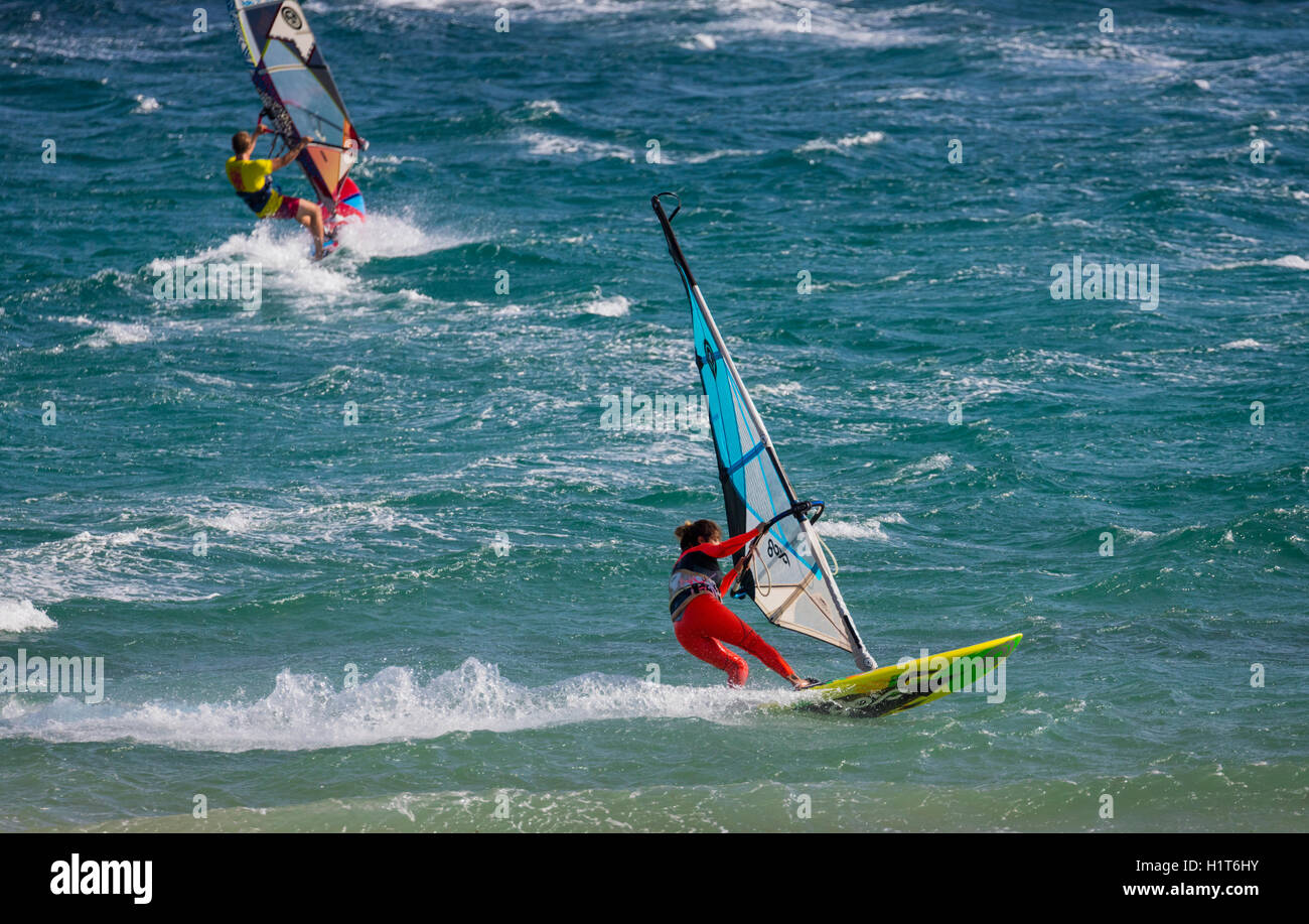 Tarifa, Costa De La Luz, Provinz Cadiz, Andalusien, Südspanien.  Windsurfen. Stockfoto