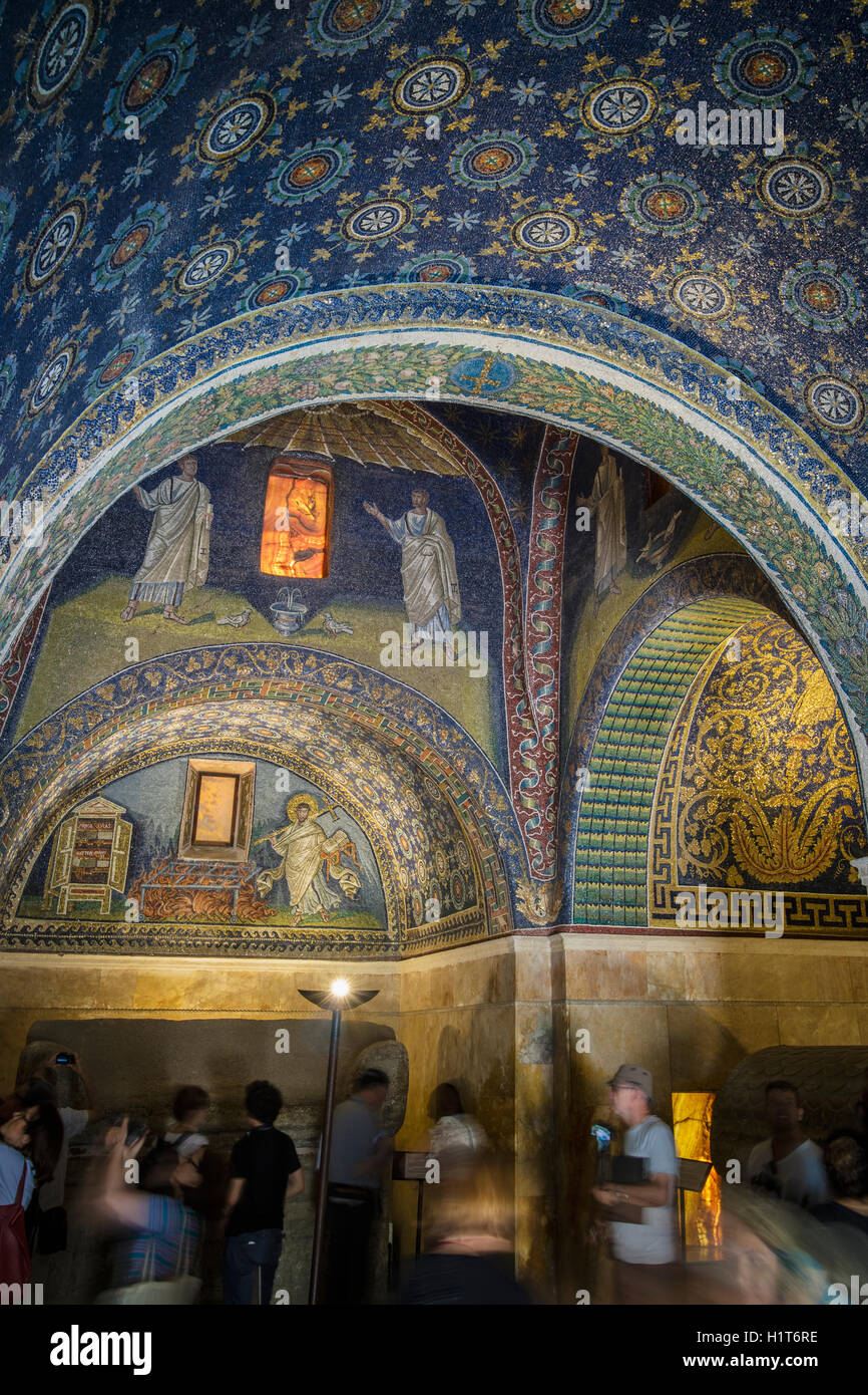 Ravenna, Provinz Ravenna, Italien. Innere des 5. Jahrhunderts Mausoleums, Mausoleo di Galla Galla. Mosaik des guten Hirten Stockfoto