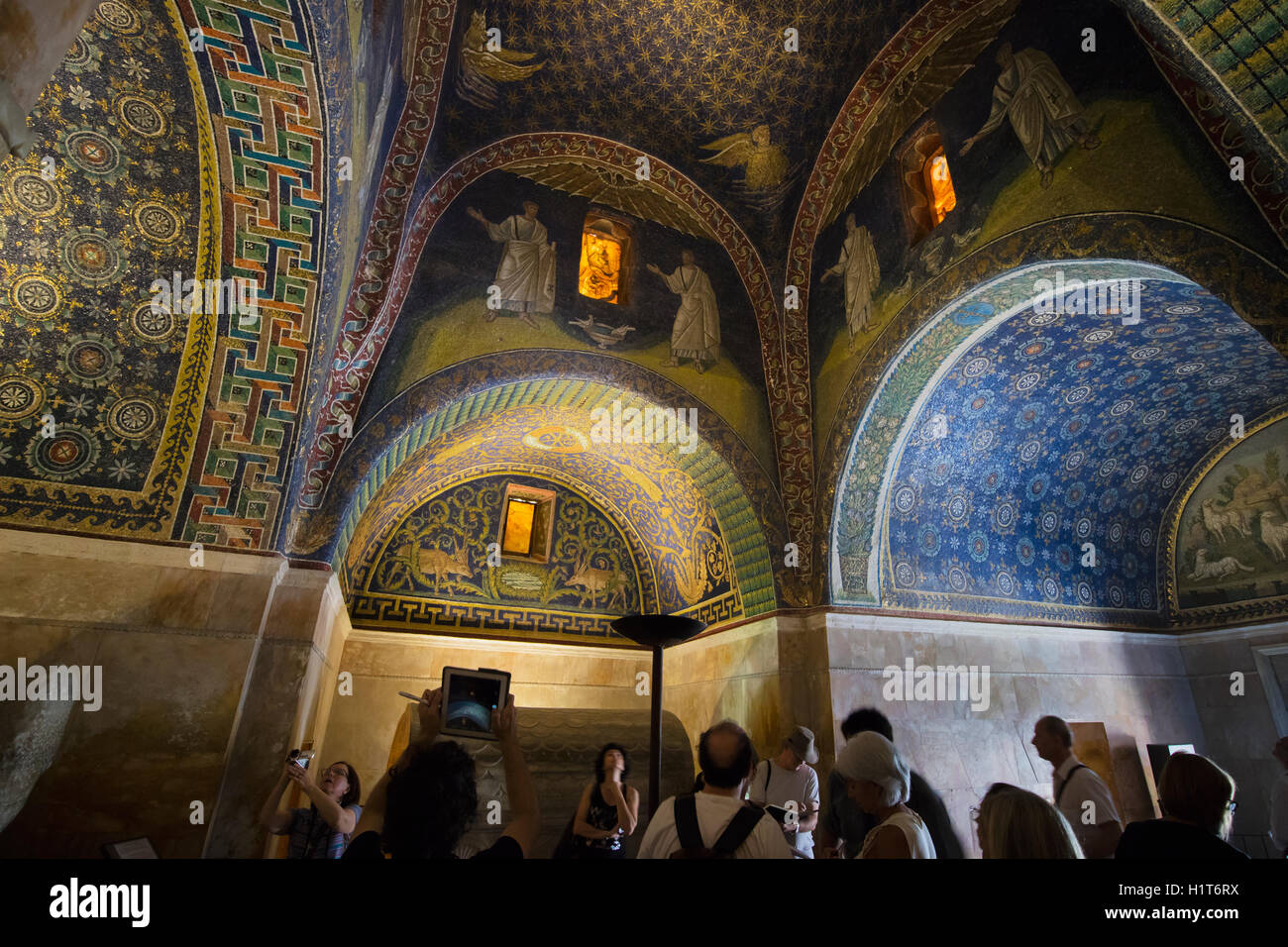 Ravenna, Provinz Ravenna, Italien. Innere des 5. Jahrhunderts Mausoleums, Mausoleo di Galla Galla. Mosaik des guten Hirten Stockfoto