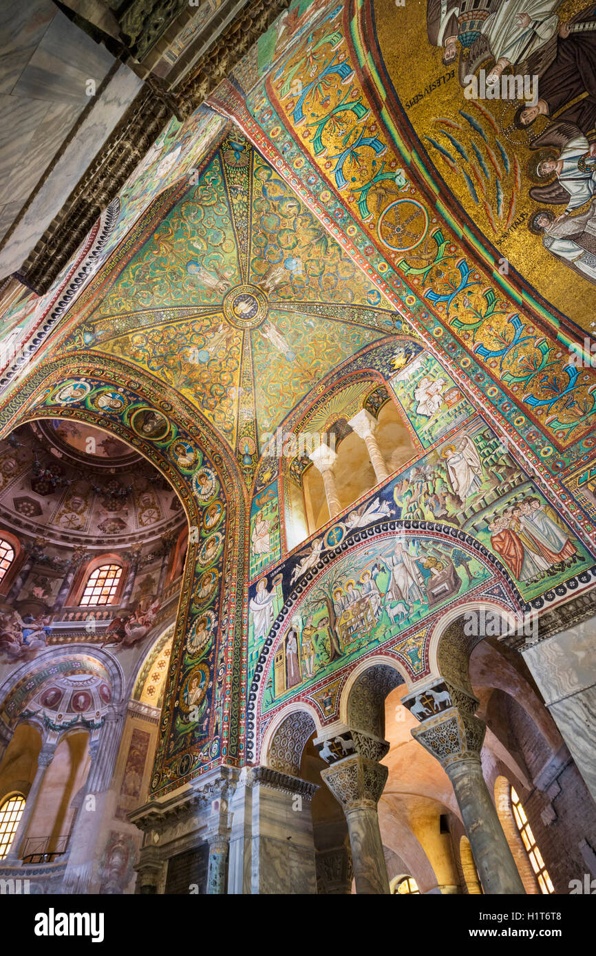 Ravenna, Provinz Ravenna, Italien.  Mosaiken in der Basilika San Vitale. Stockfoto