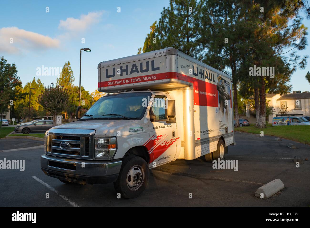 Uhaul fahrender lastwagen Fotos und Bildmaterial in hoher Auflösung