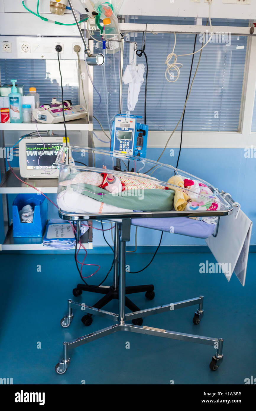 Vorzeitigen Neugeborenen. QK7A0018 BURGER/PHANIE Krankenhaus Stockfoto