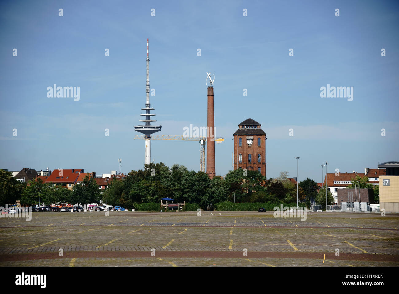 Parkplatz Bremen Buergerweide mit Ausstellung Turm Stockfoto