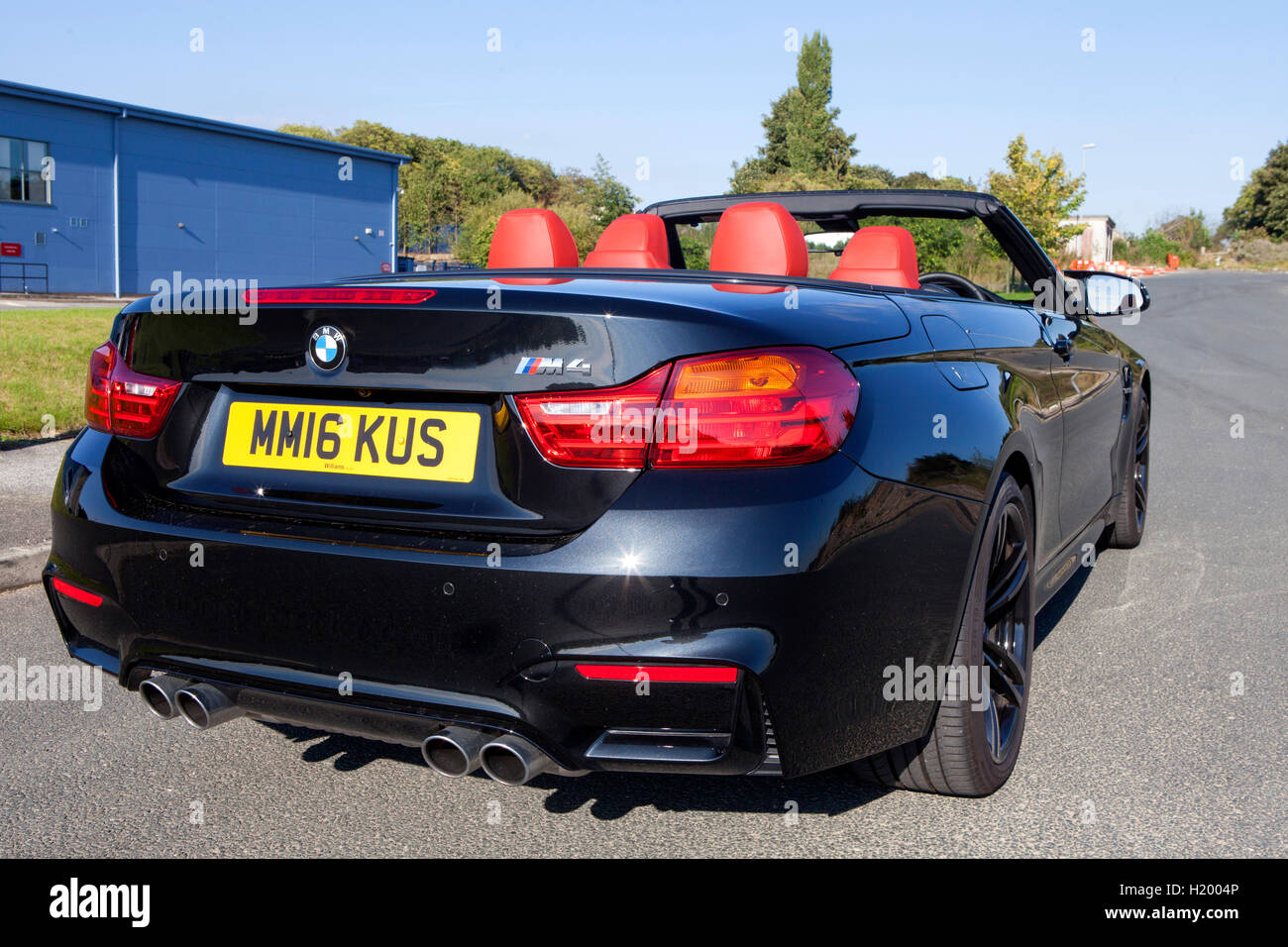 Black F83 2016 BMW M4 Cabrio 2 türige Hochleistungs-Sportwagen Stockfoto