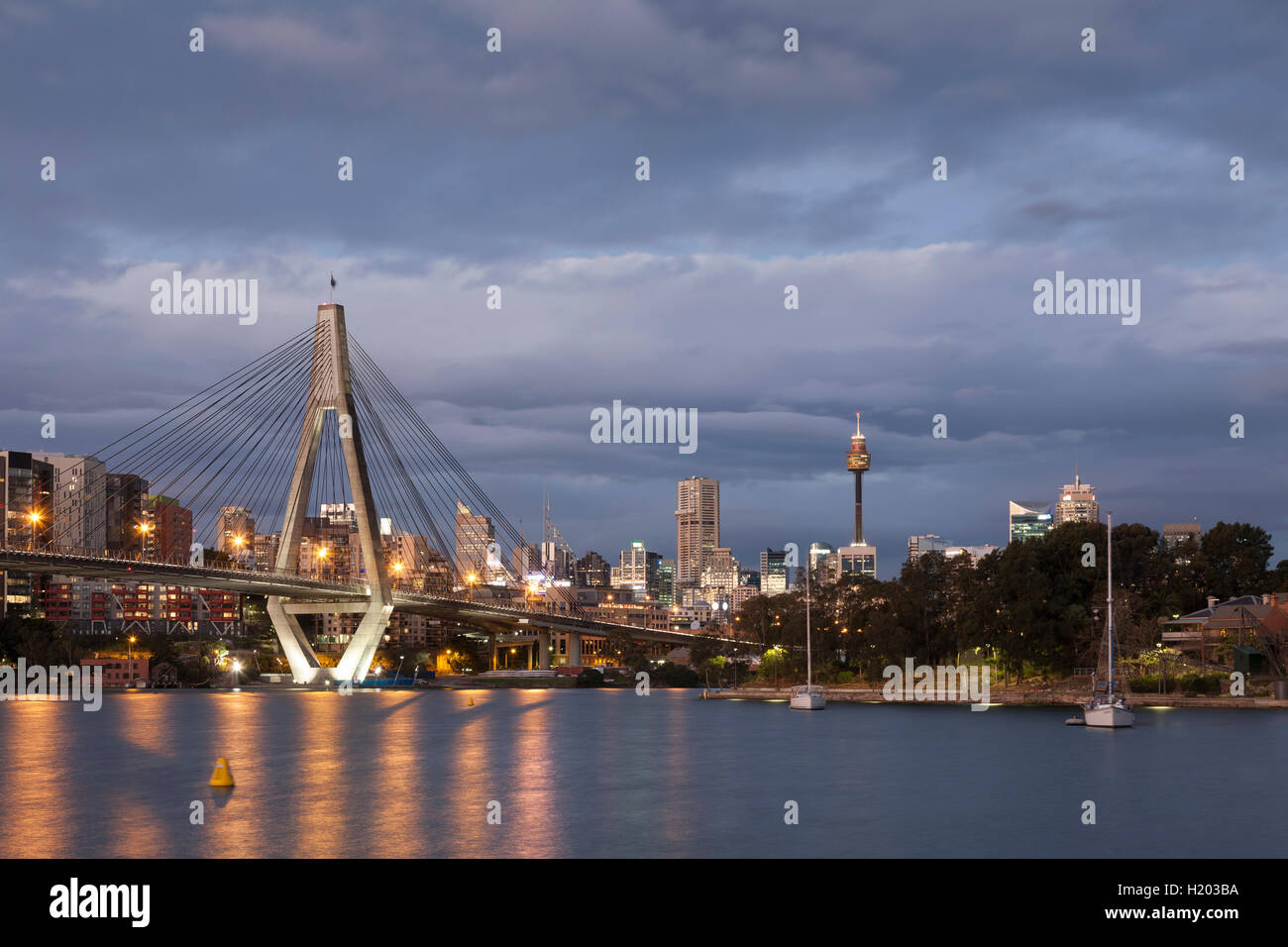 Sonnenuntergang auf dem ANZAC Bridge Pyrmont Sydney New South Wales Australien Stockfoto