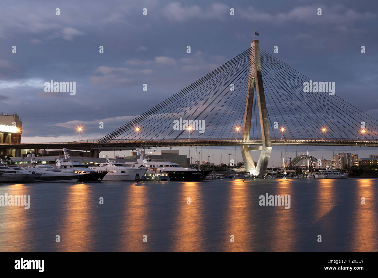 Sonnenuntergang auf dem ANZAC Bridge Pyrmont Sydney New South Wales Australien Stockfoto