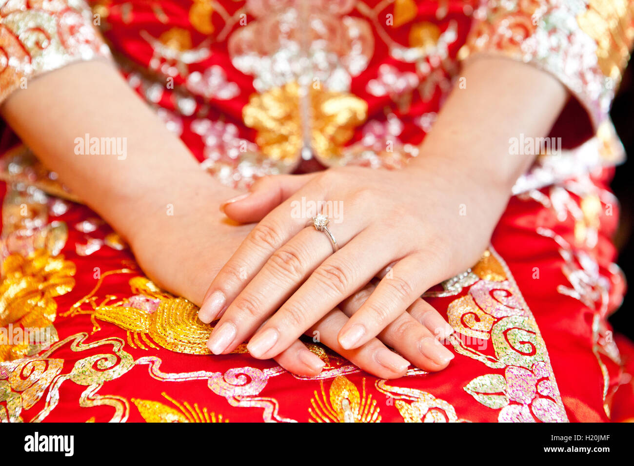 Chinesische Braut Hand mit ring Stockfoto