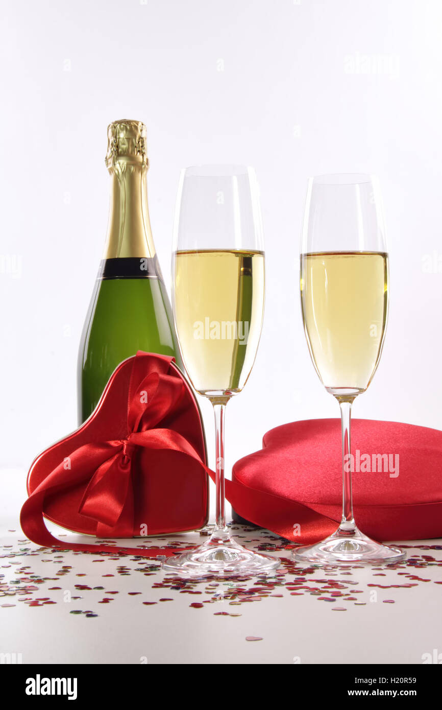Champagner und Pralinen zum Valentinstag Stockfoto