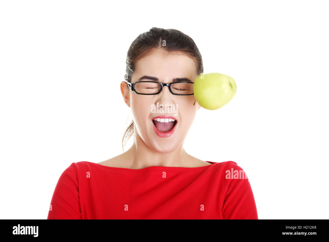 Lässige Frau in Gläsern von Apple getroffen Stockfoto