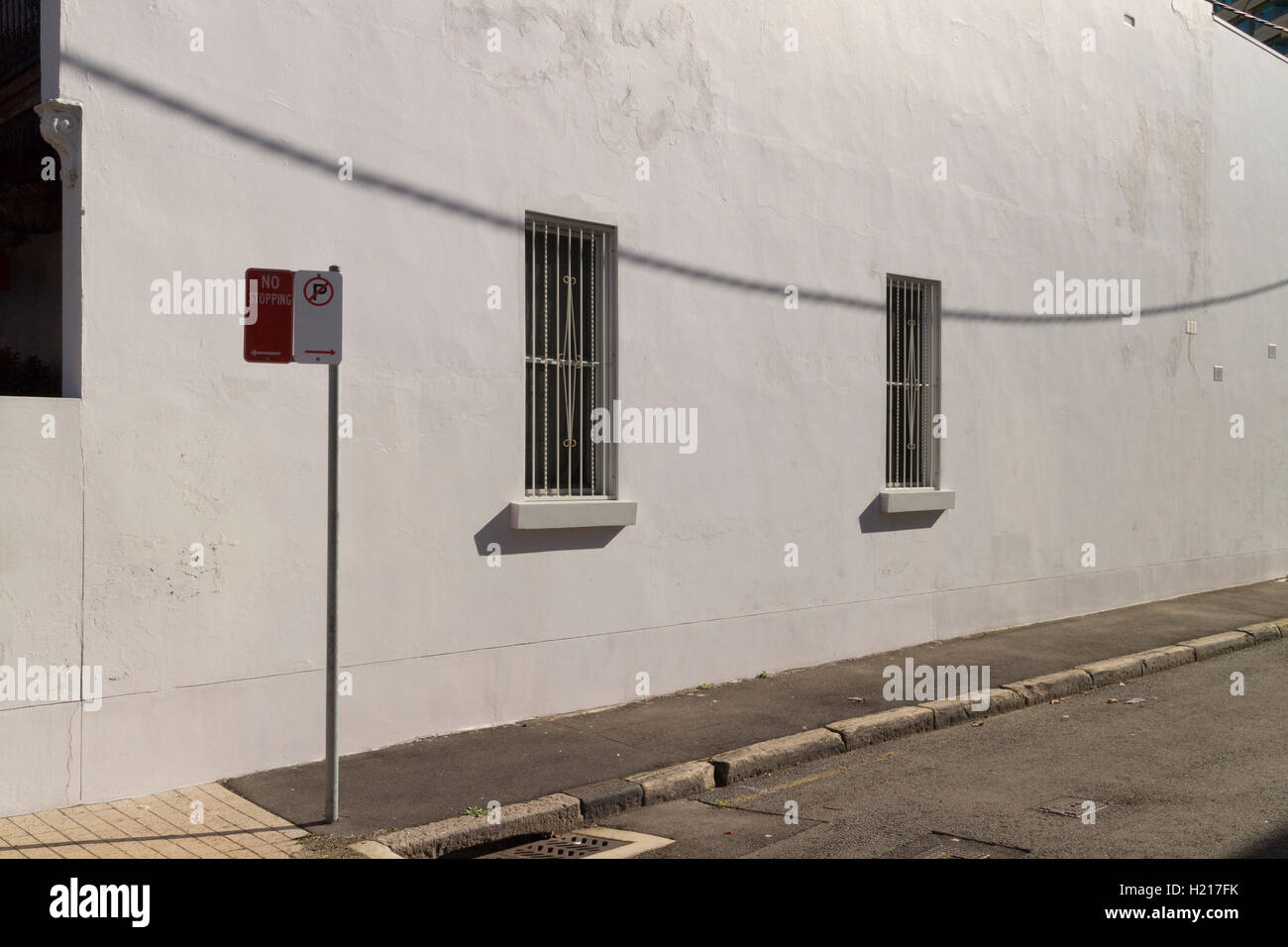 Schatten an der Wand von Powerlines Crown Street Woolloomooloo Sydney Australia Stockfoto