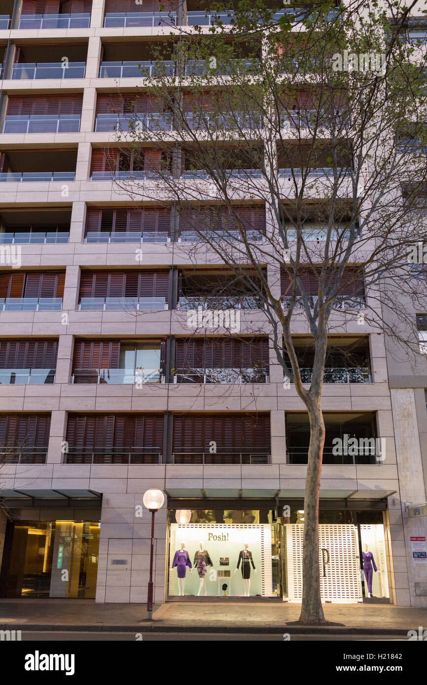 Mode Ladengeschäft im Erdgeschoss in einem mehrstöckige Wohngebäude auf Macquarie Street Sydney Australia Stockfoto
