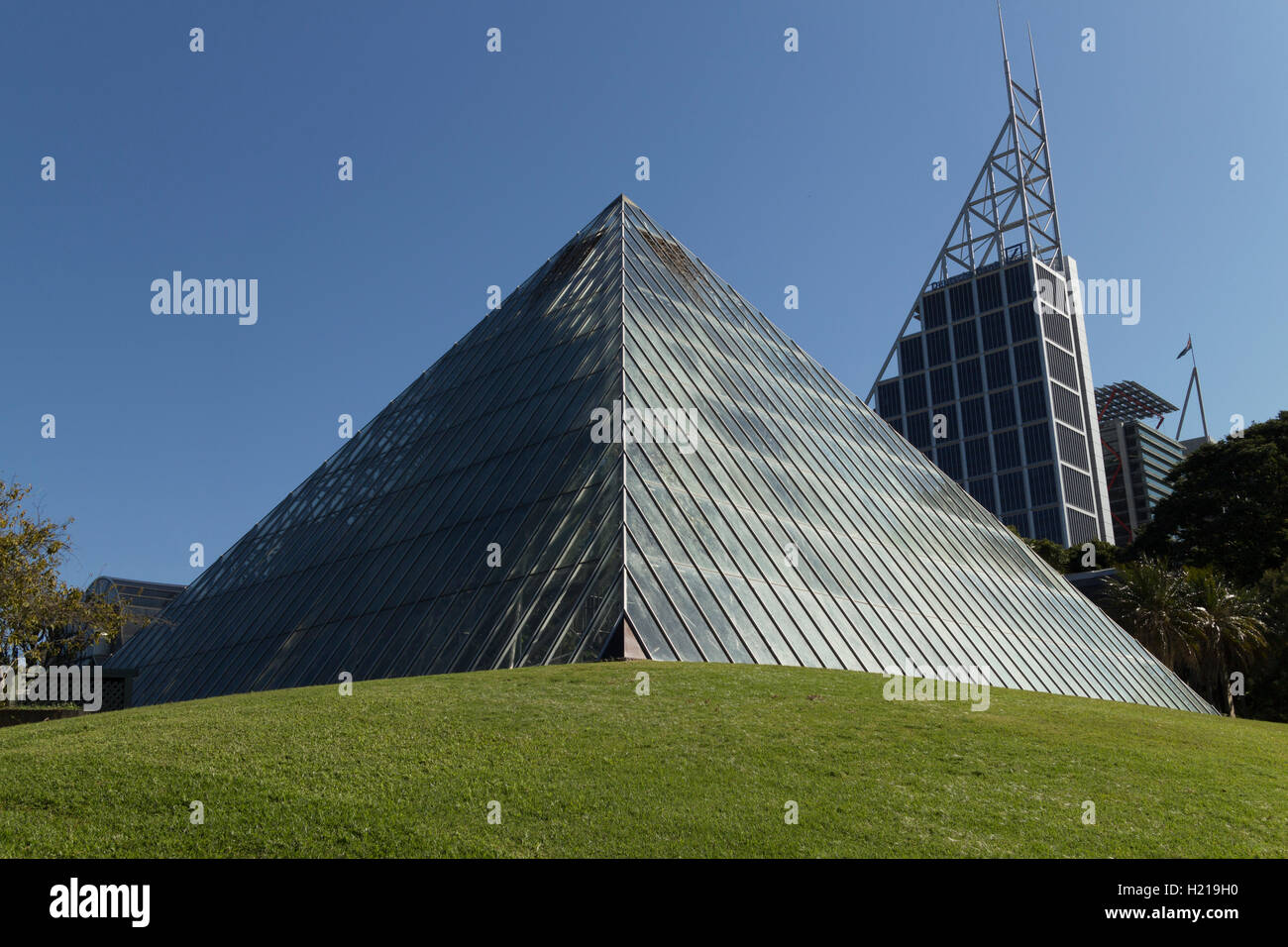 Pyramide-Glashaus, Abschnitt Tropenpflanze Royal Botanical Gardens Sydney Australia untergebracht Stockfoto