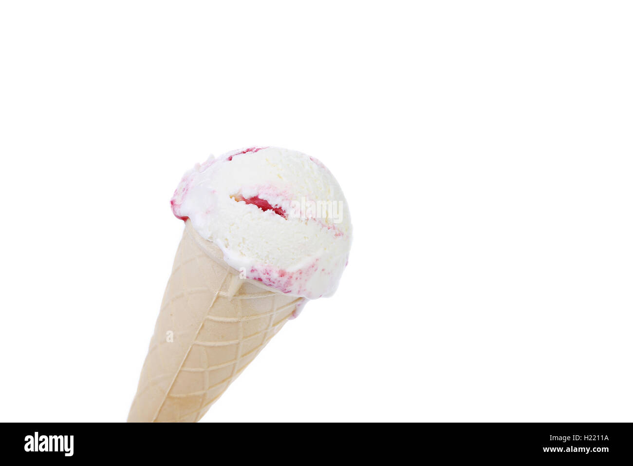 Weißes Eis Creame in Waffer Kegel. Stockfoto