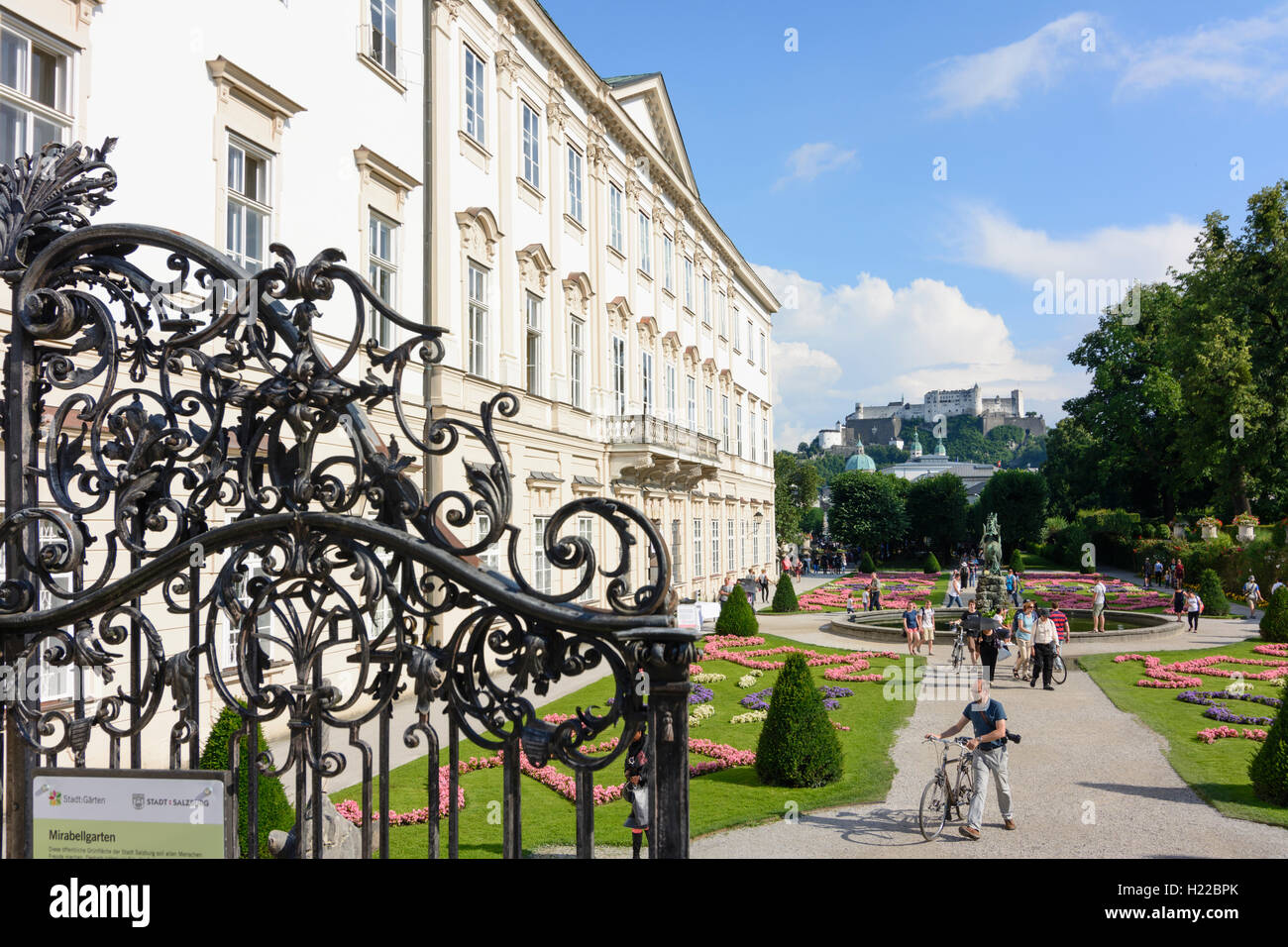 Salzburg: Schloss Mirabell, Mirabellgarten, Blick auf die Festung Hohensalzburg, Salzburg, Österreich Stockfoto