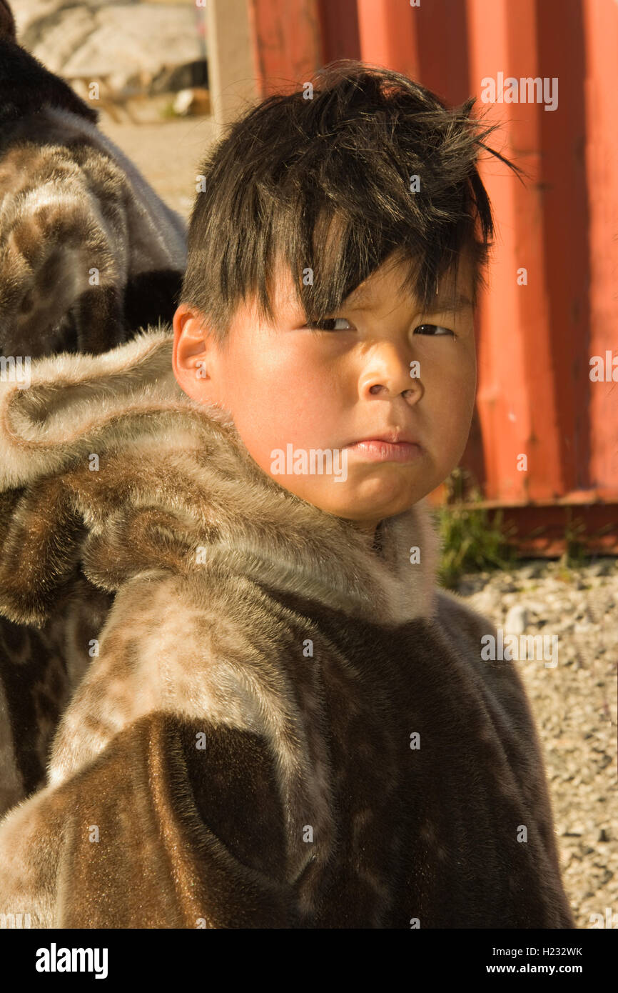 Europa, Grönland, Kujalleq Gemeinde, Nanortalik (Ort der Eisbären), Inuit-junge in traditioneller Tracht Stockfoto