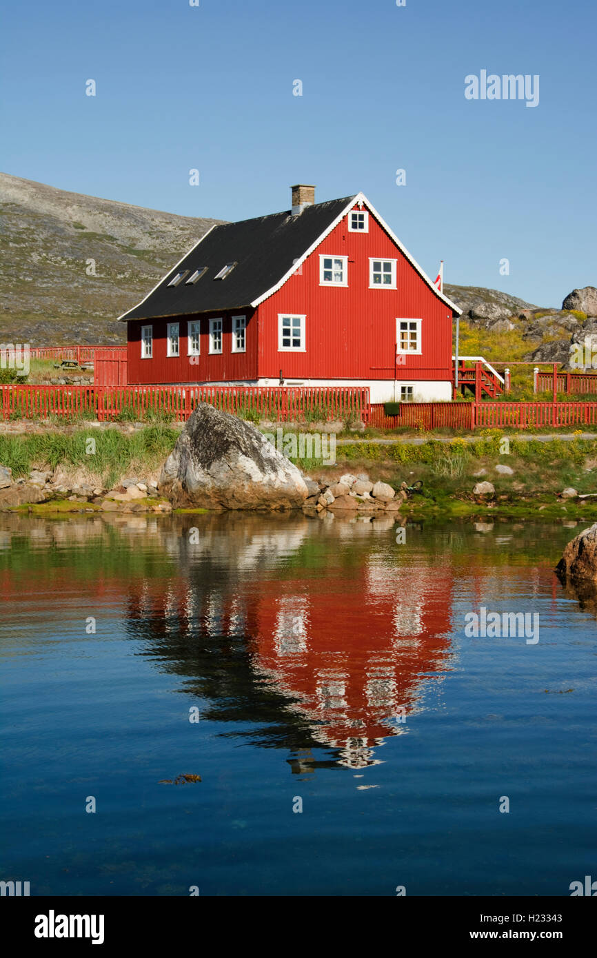 Europa, Grönland, Kujalleq Gemeinde, Nanortalik (Ort der Eisbären), typische Gehäuse im alten Hafen Stockfoto