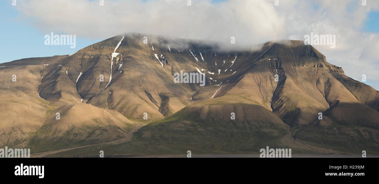 Europa, Norwegen, Svalbard (Spitzbergen), Longyearbyen, Klippen von Adventfjorden Stockfoto