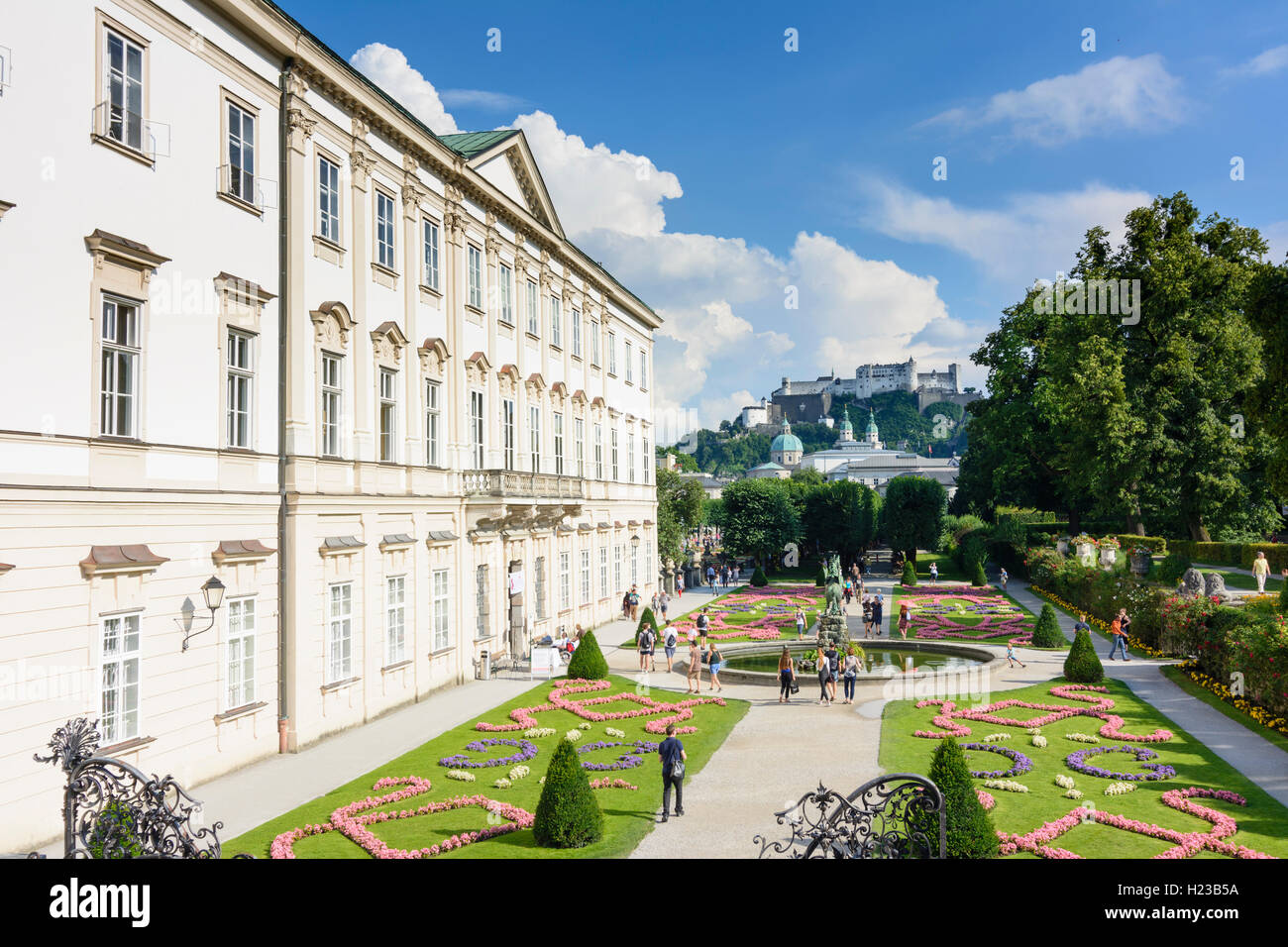 Salzburg: Schloss Mirabell, Mirabellgarten, Blick auf die Festung Hohensalzburg, Salzburg, Österreich Stockfoto