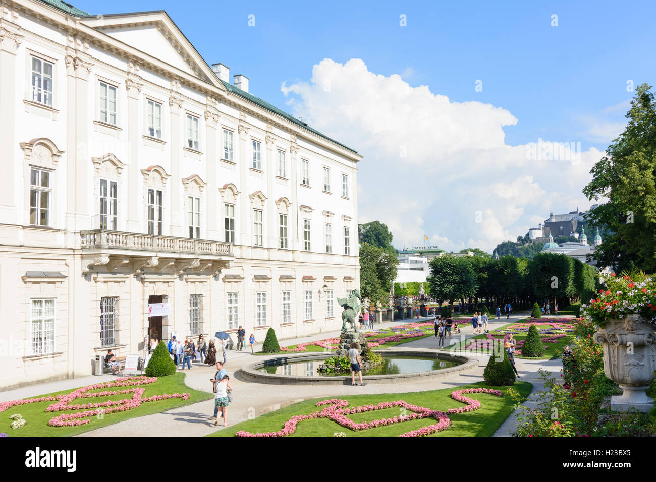 Salzburg: Schloss Mirabell, Mirabellgarten, Blick auf die Festung Hohensalzburg, Salzburg, Österreich Stockfoto