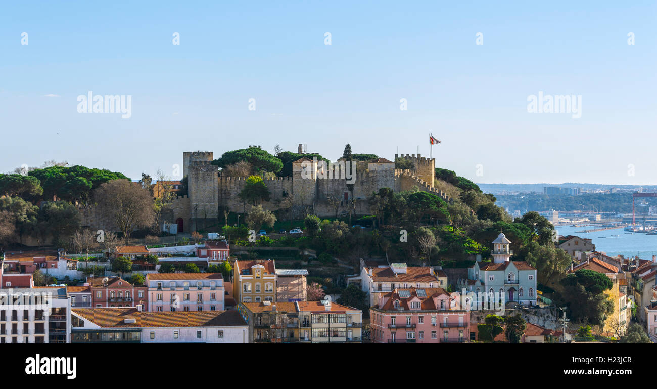 Blick auf die Burg Castelo de São Jorge, das Castelo de São Jorge, Lissabon, Portugal Stockfoto