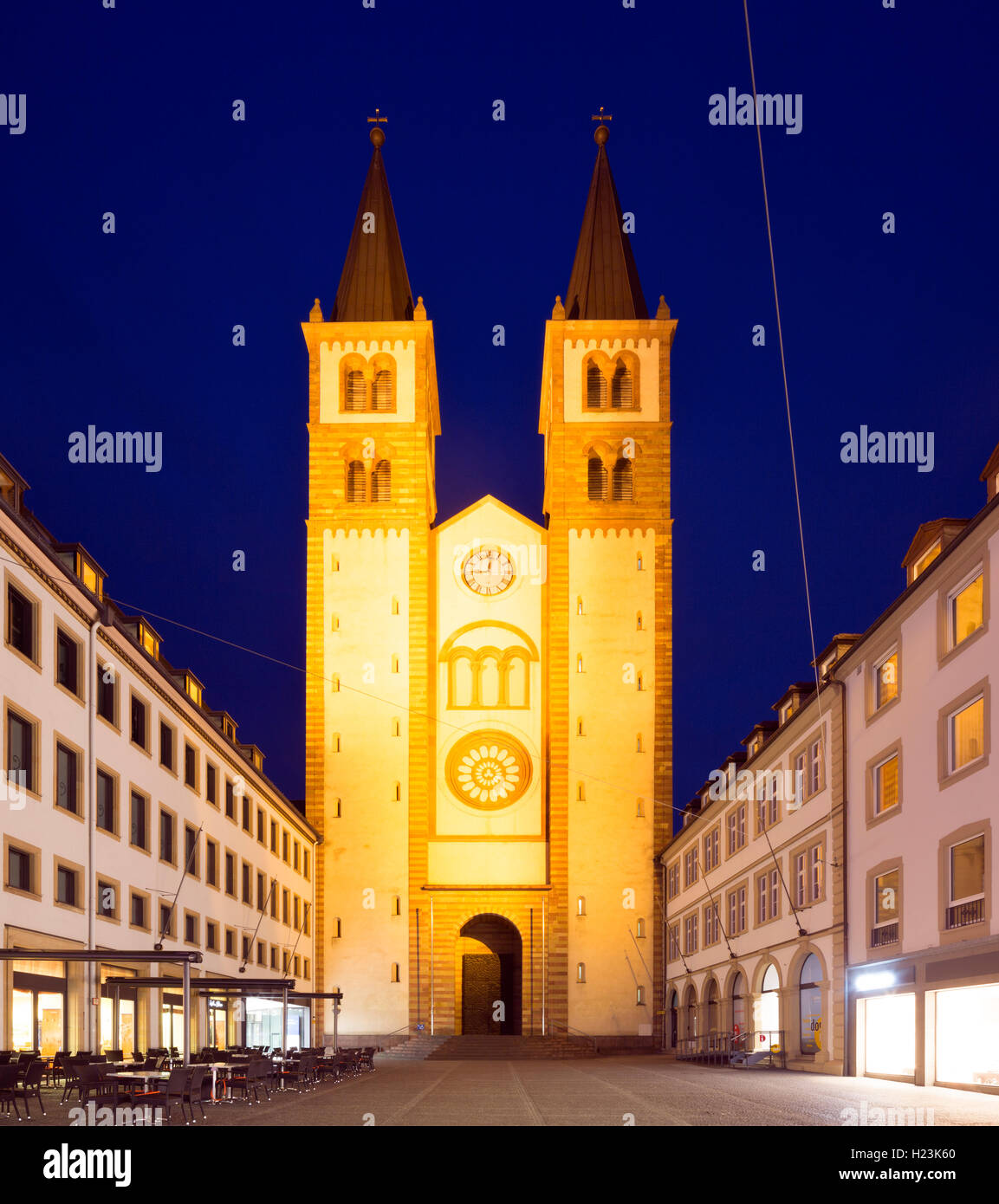 Der Romanische St.-Kilians-Dom in Würzburg Wurde 1040-75 Anstelle Einer Vorgängerkirche Erbaut. Um 1500 Sindh sterben Seitennschiffe Stockfoto