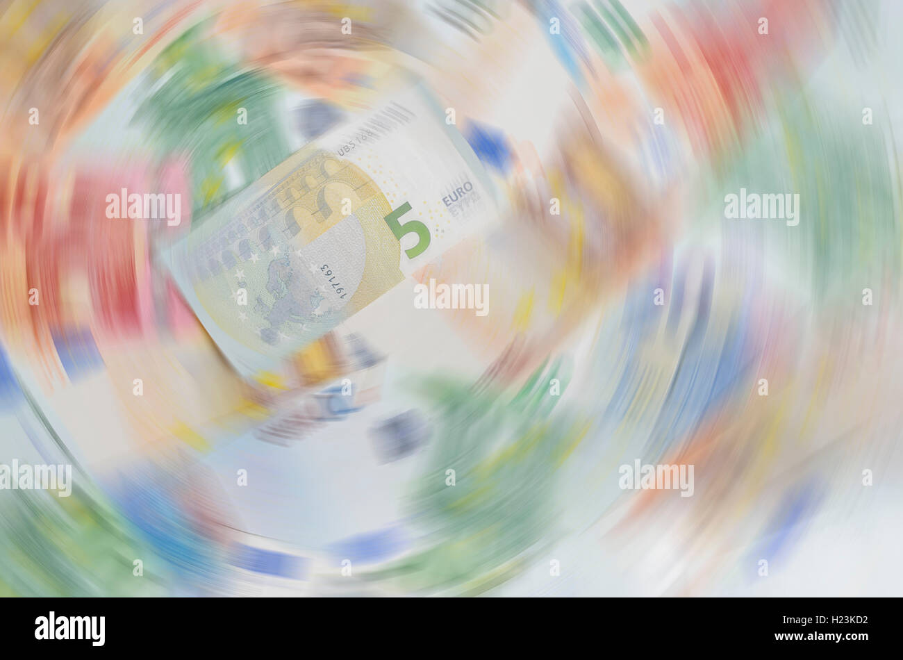 Verschiedene Euro-Banknoten, 5 Euro, kreisförmig Bewegungsunschärfe Stockfoto