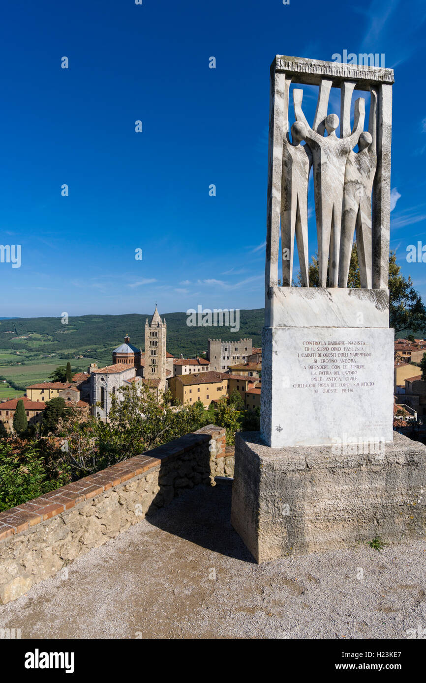 Mahnmal gegen Faschismus und Nazismus auf einem Hügel über der Stadt, Massa Marittima, Toskana, Italien Stockfoto