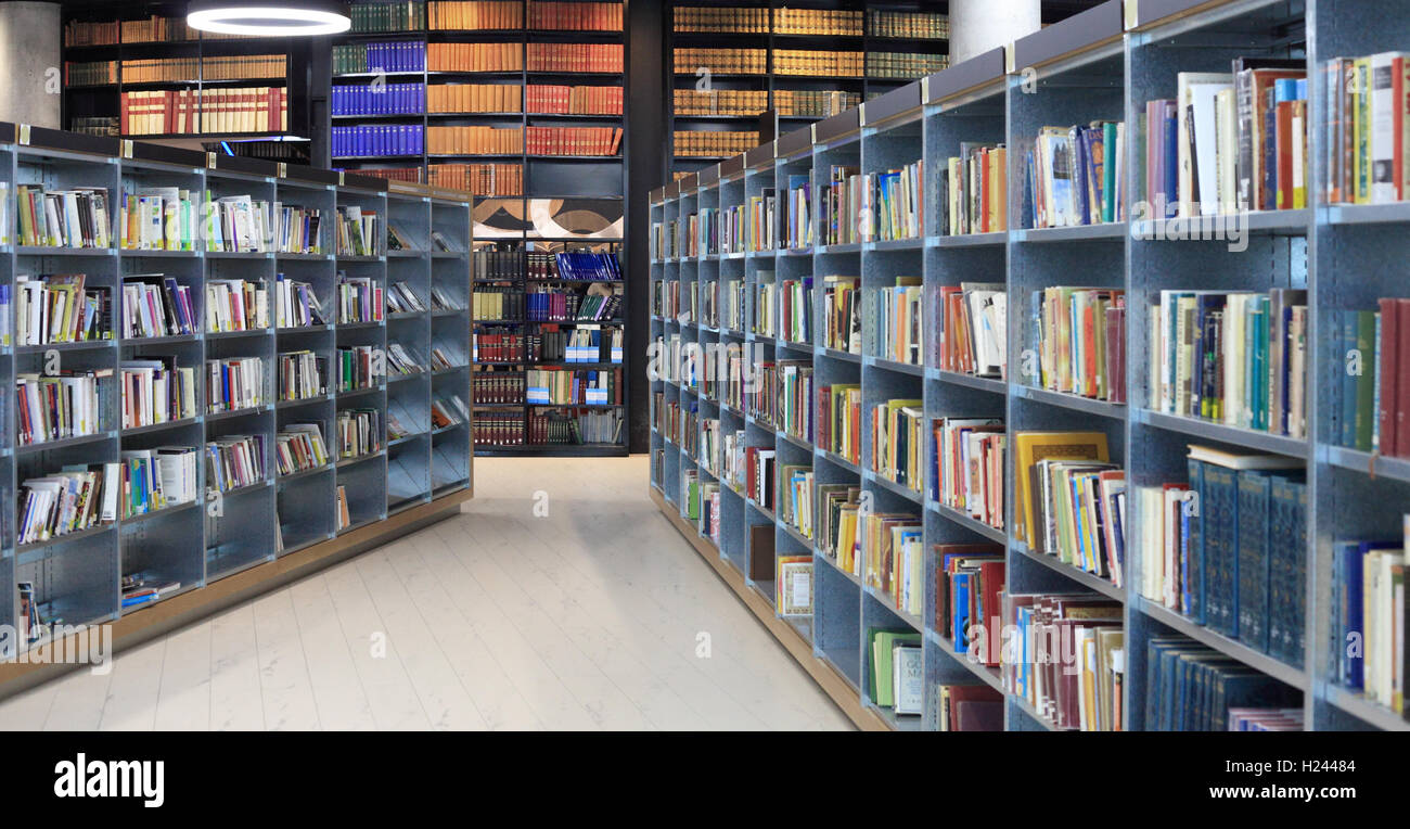 Große und schöne Bibliothek mit keine Personen Stockfoto