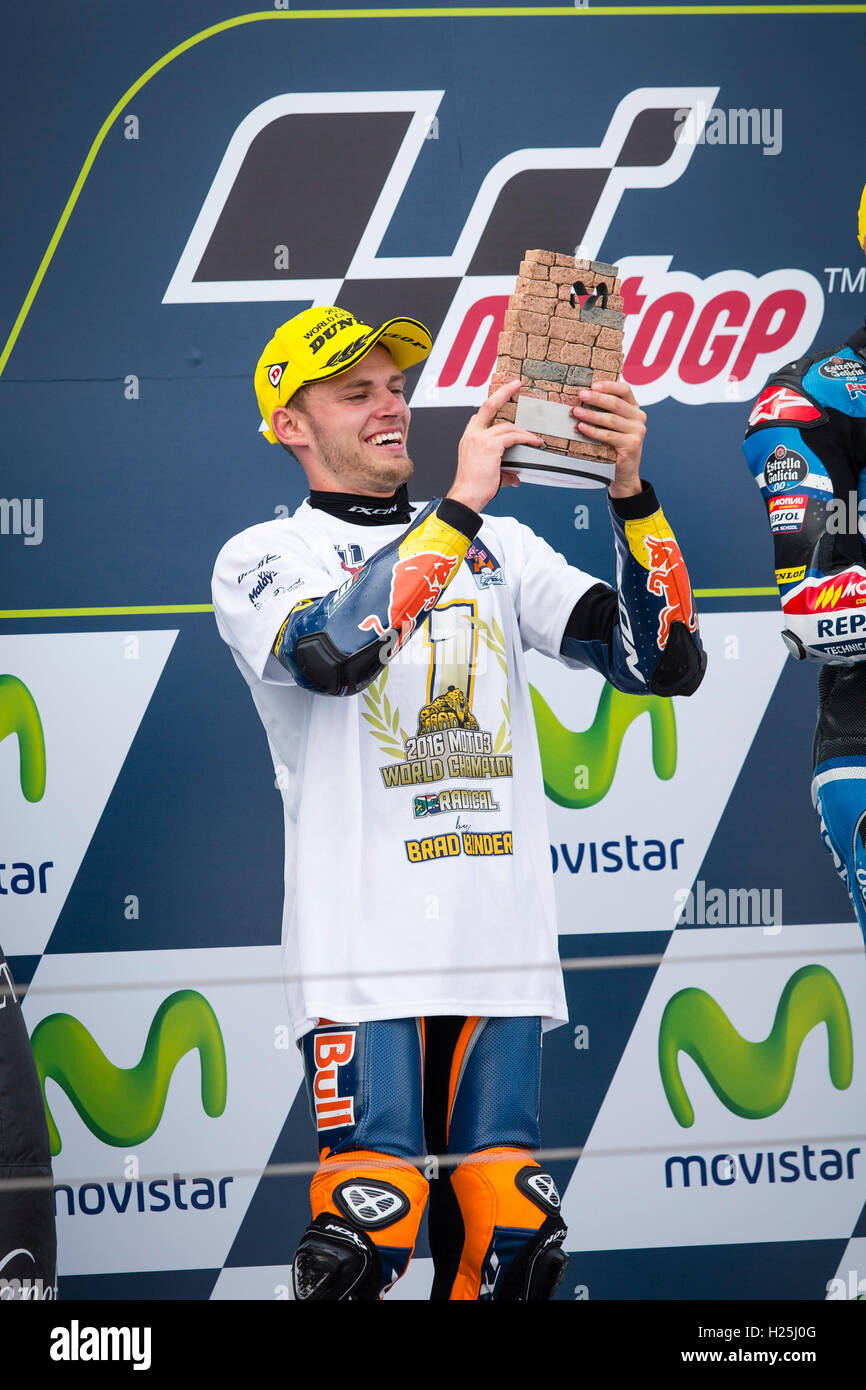 Motorland Aragon, Alcaniz, Spanien. 25. September 2016. MotoGP Grand Prix von Aragon. Tag des Rennens. Brad Binder (RSA), Red Bull KTM Ajo Fahrer World Champion der Moto3. Binder sicherte sich den 2016 Moto3-Titel mit vier Rennen Credit übrig: Action Plus Sport/Alamy Live News Stockfoto