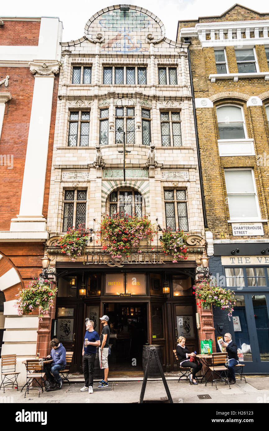 Das Fox und Anker Public House in der Londoner Smithfield Bereich. Stockfoto