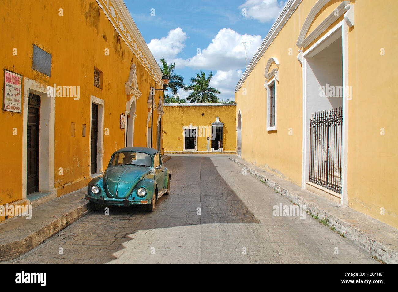VW Käfer in mexikanischen Straße geparkt Stockfoto