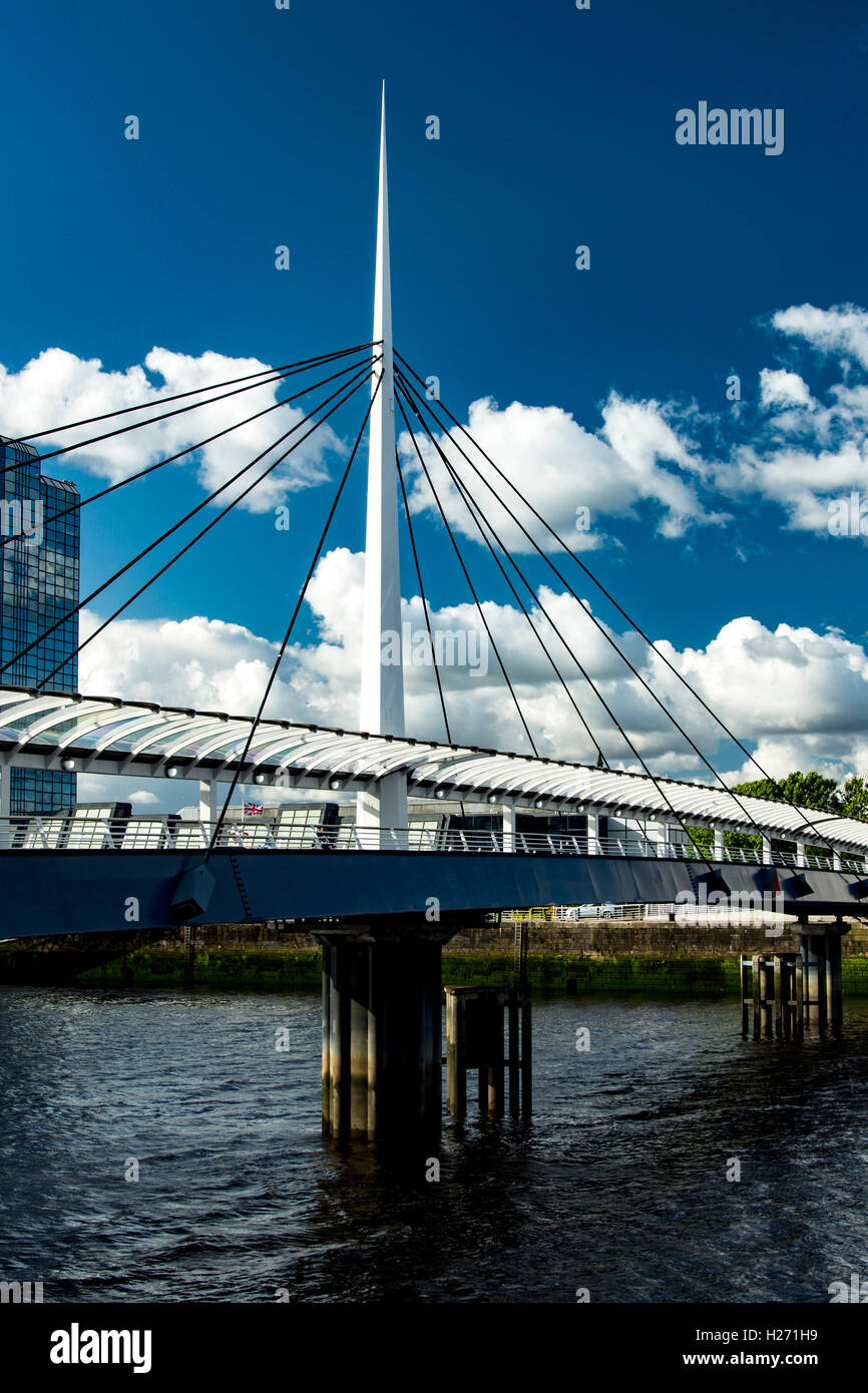 Glocken Brücke über den Fluss Clyde. GLASGOW, Schottland Stockfoto