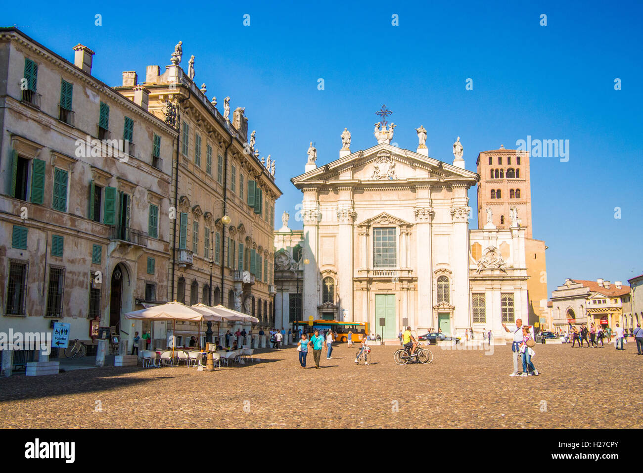 Piazza Sordello mit dem Dom San Pietro (San Pietro), Mantua (Mantova), Lombardei, Italien Stockfoto