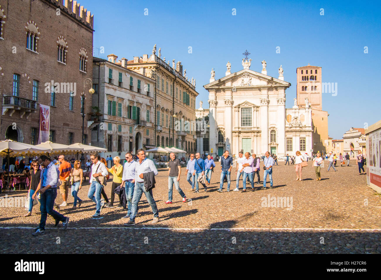 Piazza Sordello mit dem Dom San Pietro (San Pietro), Mantua (Mantova), Lombardei, Italien Stockfoto