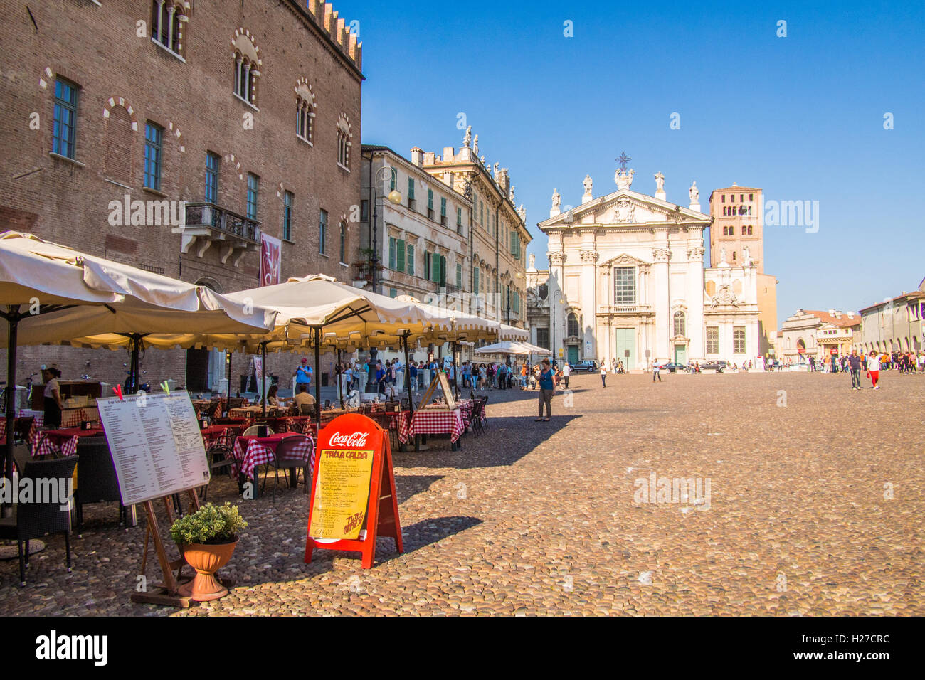 Piazza Sordello mit dem Dom San Pietro (San Pietro), Mantua (Mantova), Lombardei, Italien Stockfoto