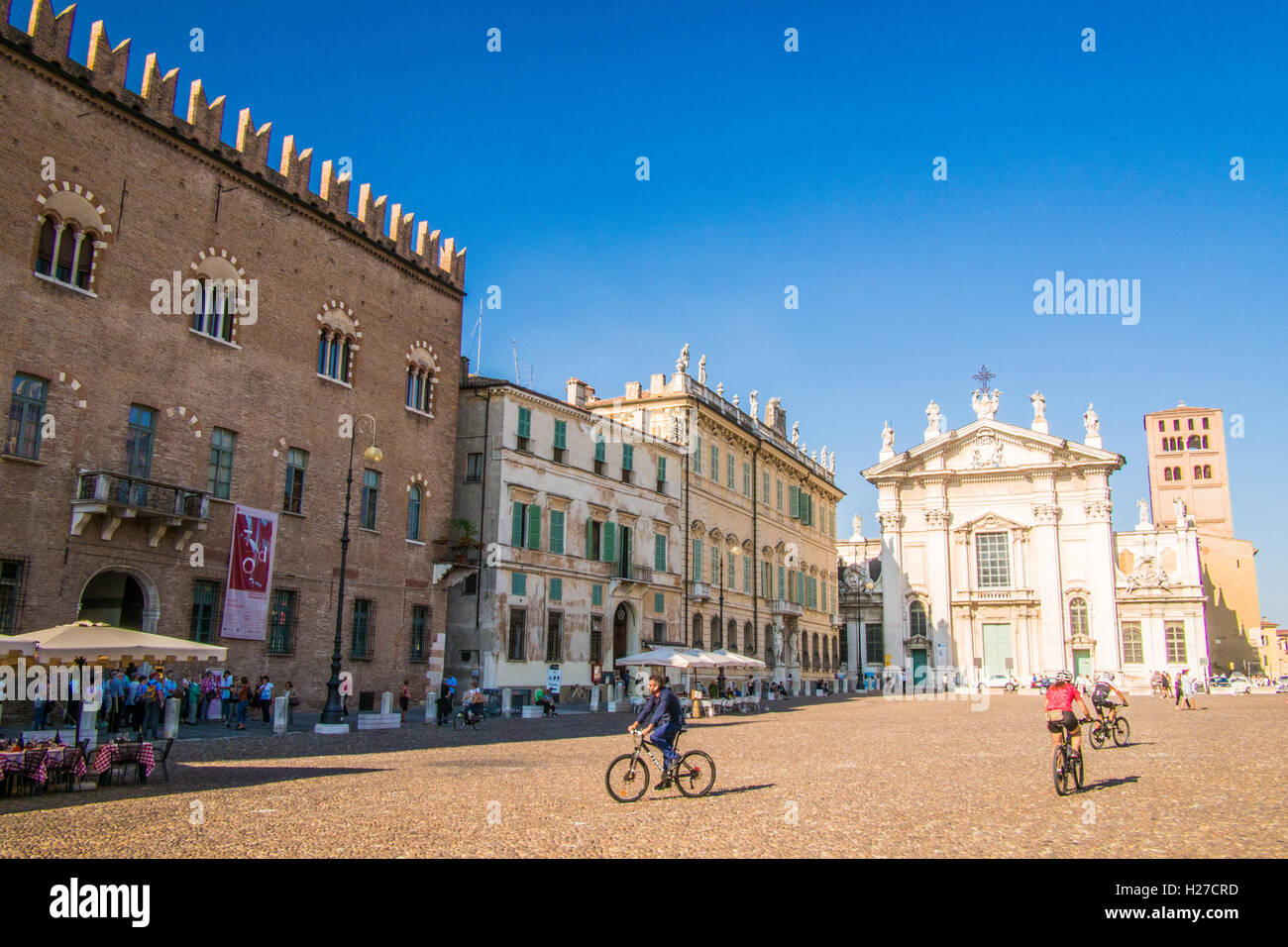Piazza Sordello mit dem Dom San Pietro (San Pietro), Mantua (Mantova), Lombardei, Italien Stockfoto
