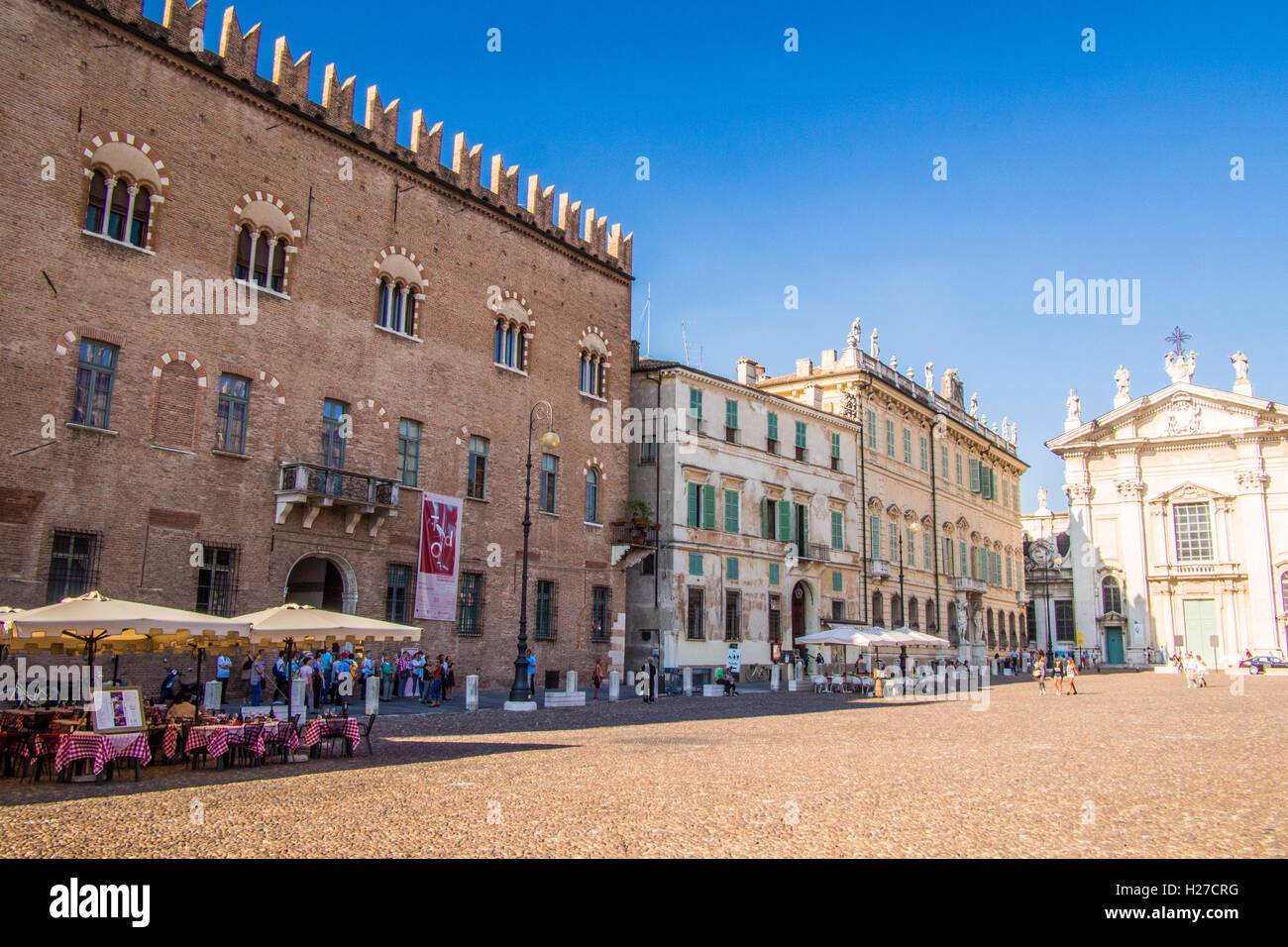 Piazza Sordello mit dem Dom San Pietro (San Pietro), Mantua (Mantova), Lombardei, Italien Stockfoto
