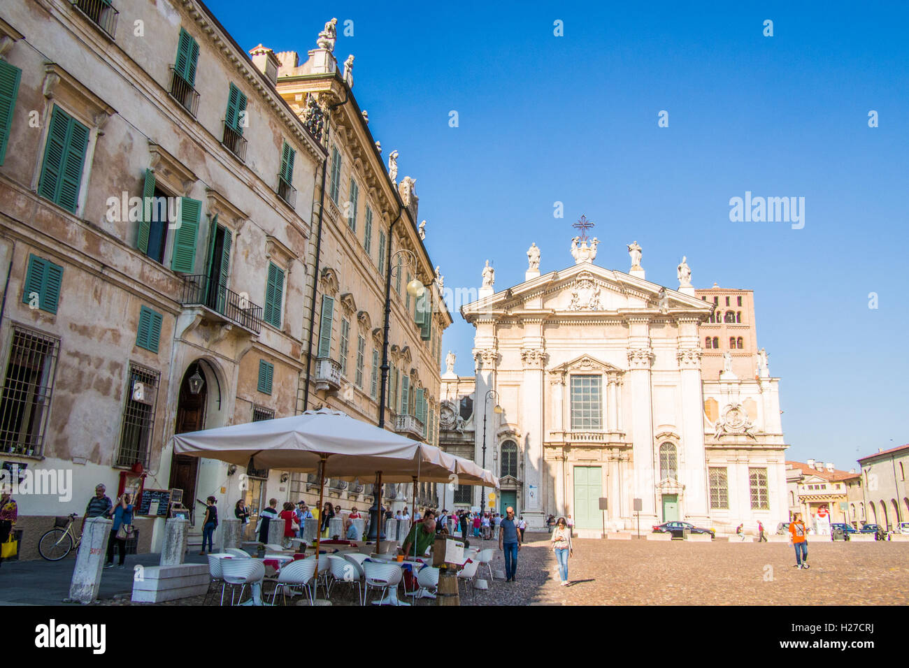 Piazza Sordello mit dem Dom San Pietro (San Pietro), Mantua (Mantova), Lombardei, Italien Stockfoto