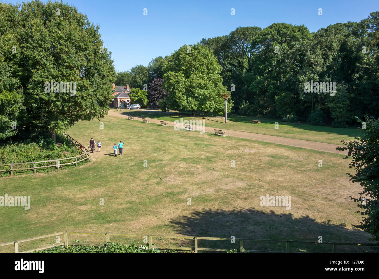 Ein Spaziergang im Landschaftspark Clare Suffolk England 2016 Stockfoto