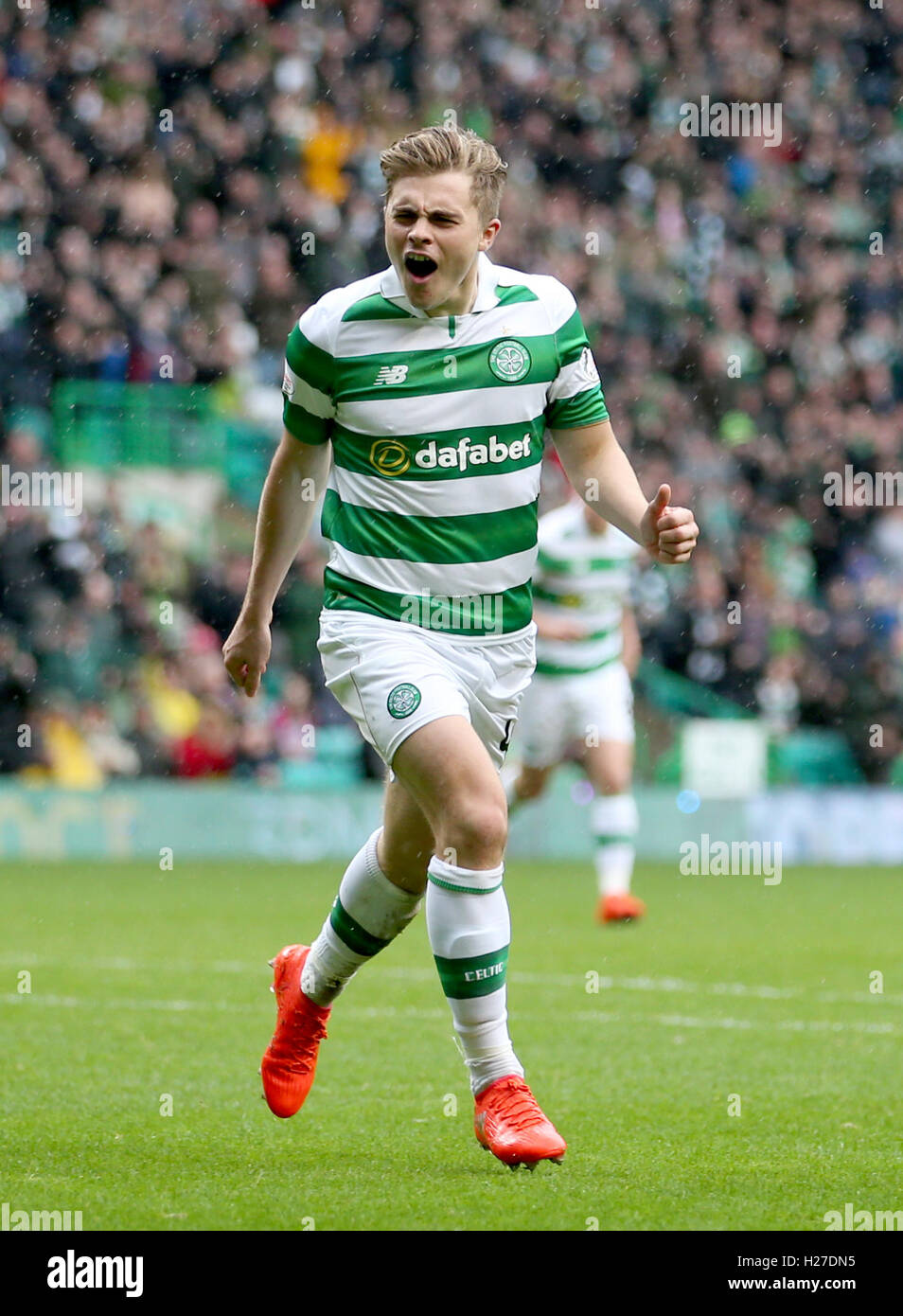 James Forrest von Celtic feiert den dritten Treffer seiner Mannschaft während des Spiels der schottischen Premiership in Ladbrokes in Celtic Park, Glasgow. DRÜCKEN SIE VERBANDSFOTO. Bilddatum: Samstag, 24. September 2016. Siehe PA Geschichte FUSSBALL Celtic. Bildnachweis sollte lauten: Jane Barlow/PA Wire. Stockfoto