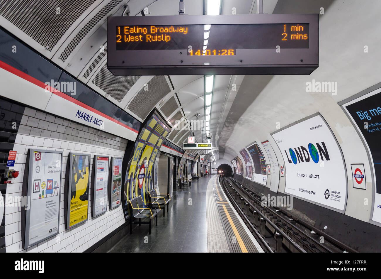 Eine leere Plattform am MArble Arch u-Bahnstation an der Central Line. Stockfoto