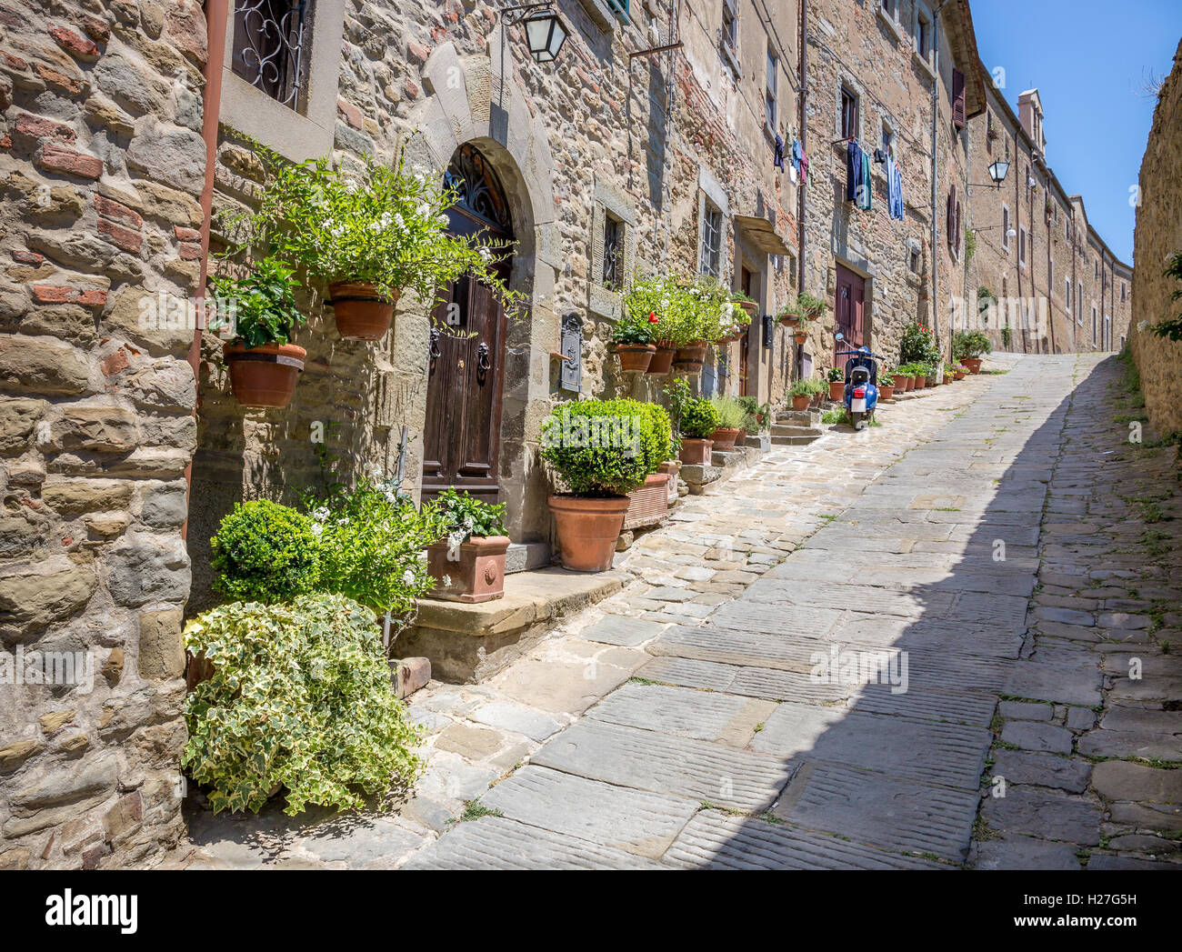 Schöne Straße der faszinierenden Stadt Cortona in der Toskana, Italien Stockfoto