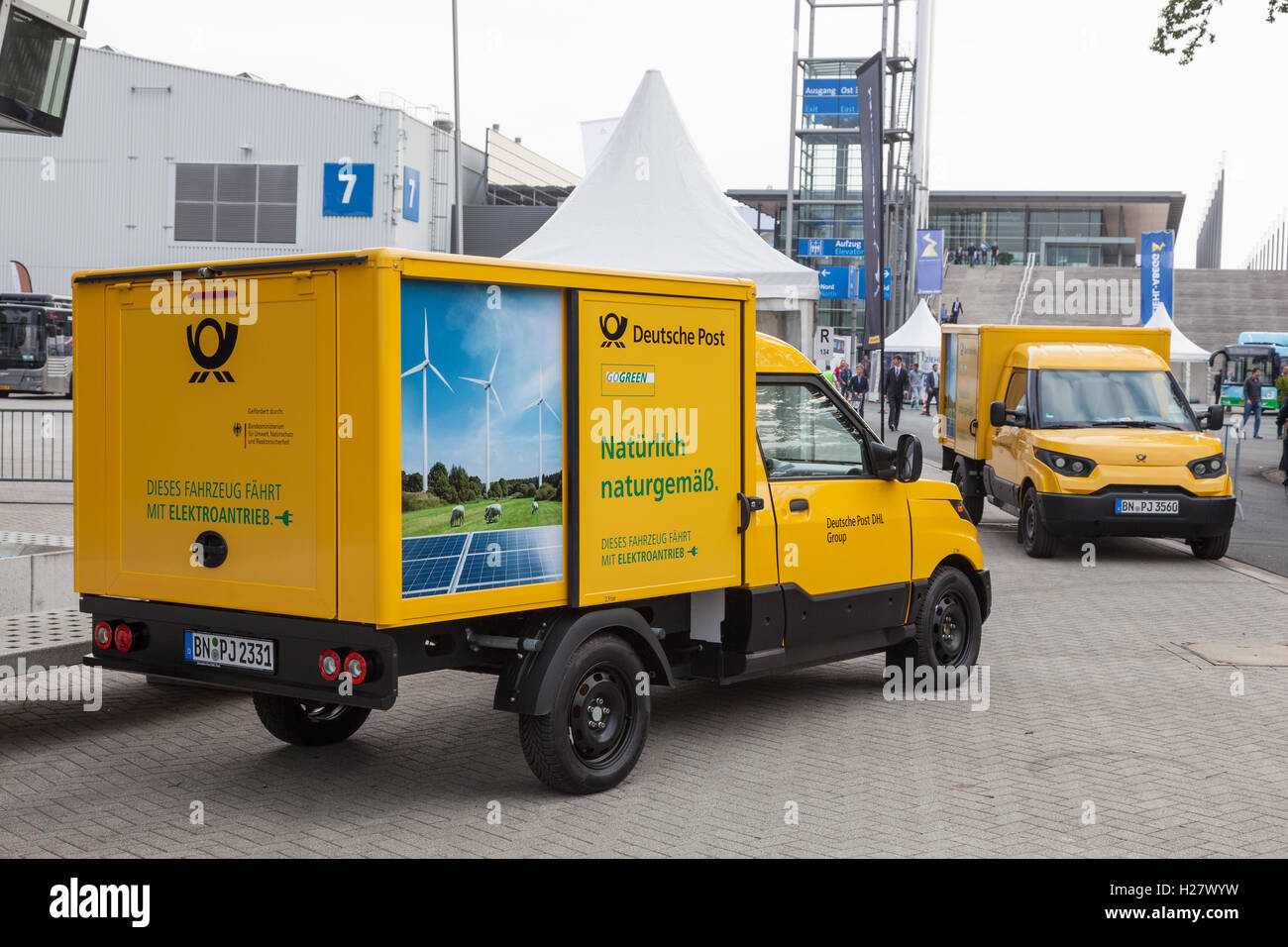 Neue elektrische Post-Lieferwagen von Deutsche Post DHL Stockfoto