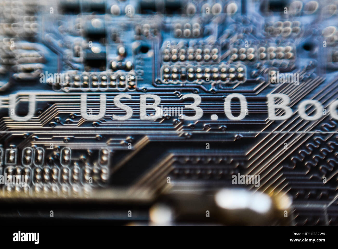 USB-3.0-Inschrift auf Motherboard-Mikro-Chip-Schaltung Stockfoto