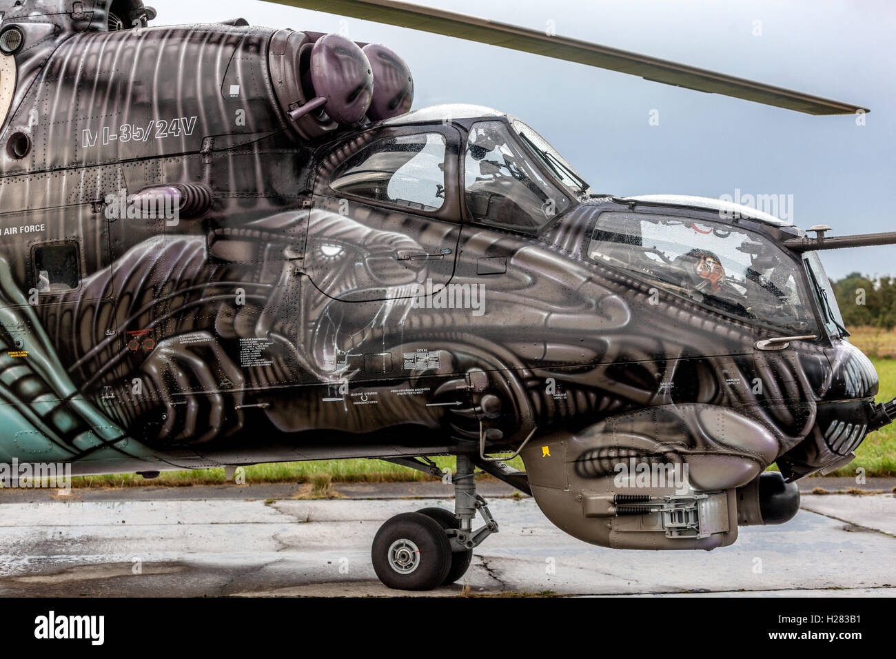 Alien Tiger Hubschrauber Mi-24, Tschechische Armee Stockfoto