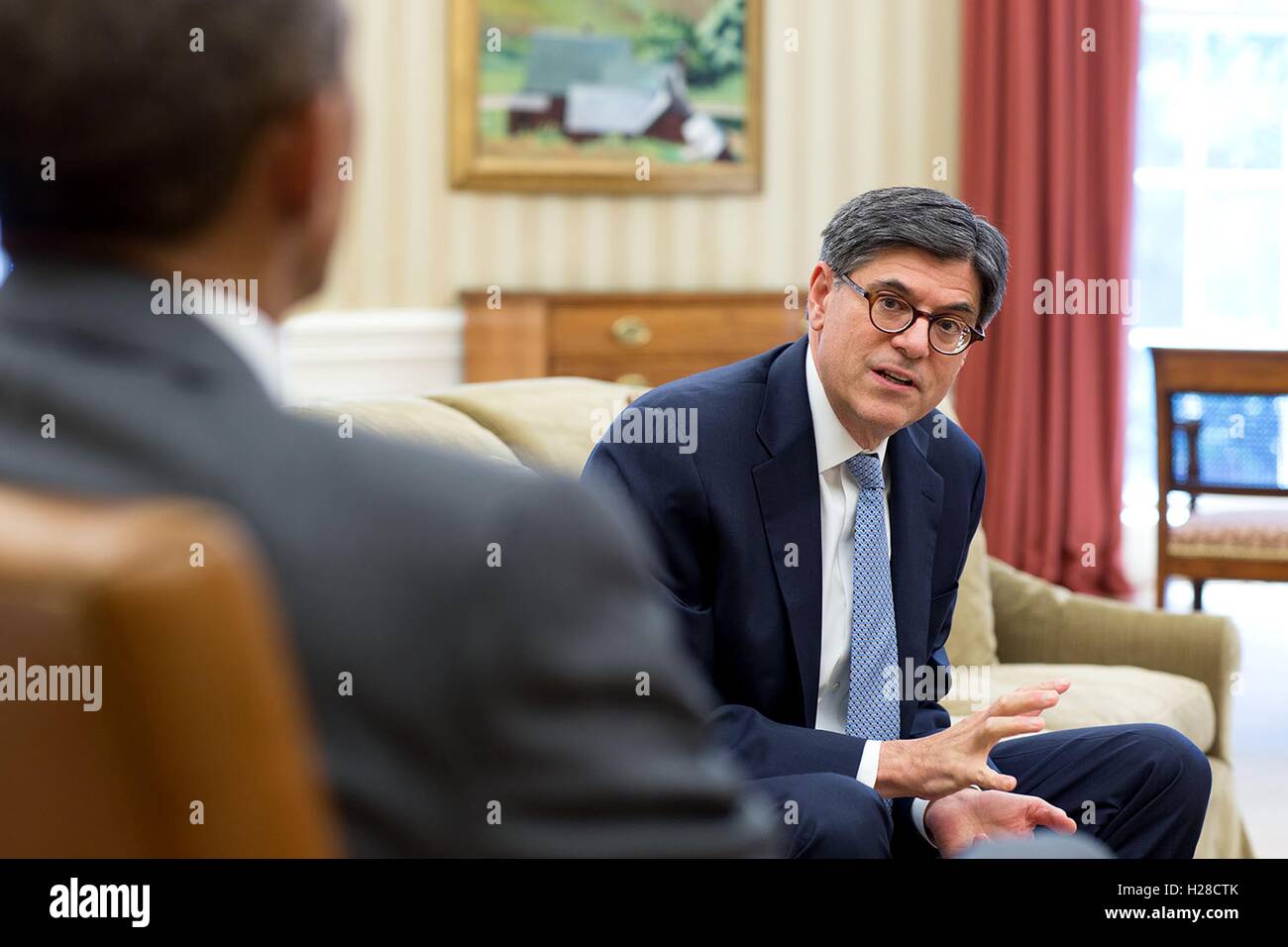 US-Präsident Barack Obama trifft sich mit Finanzminister Jack Lew im Weißen Haus Oval Office 4. August 2014 in Washington, DC. Stockfoto