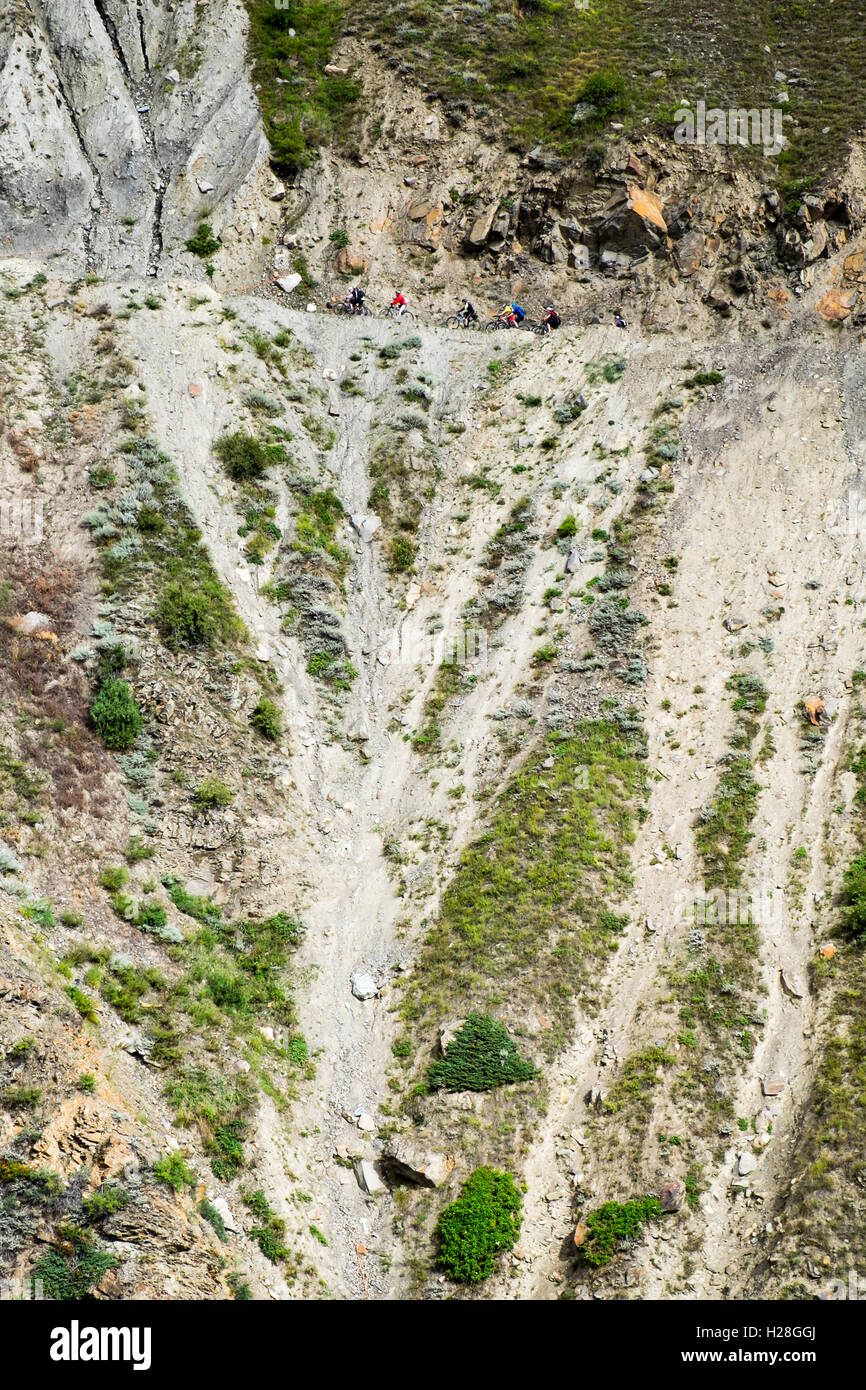 Radfahren die Manali Leh Highway mit dem Mountainbike Himachal Pradesh, indischen Himalaya, Indien Stockfoto