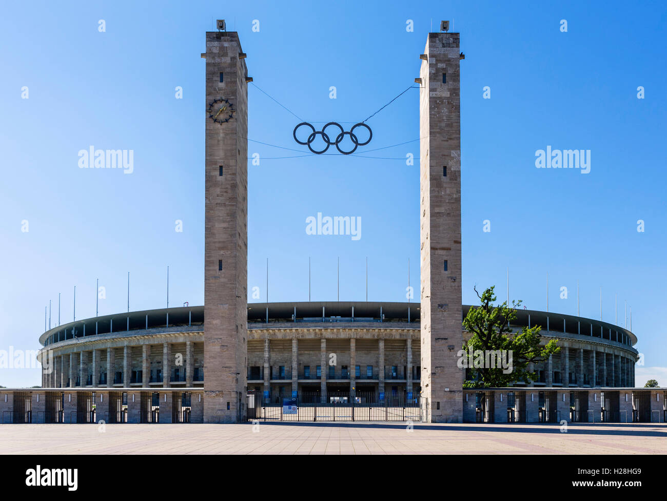 Olympiastadion (Olympiastadion), gebaut für die Olympischen Spiele 1936, Berlin, Deutschland Stockfoto