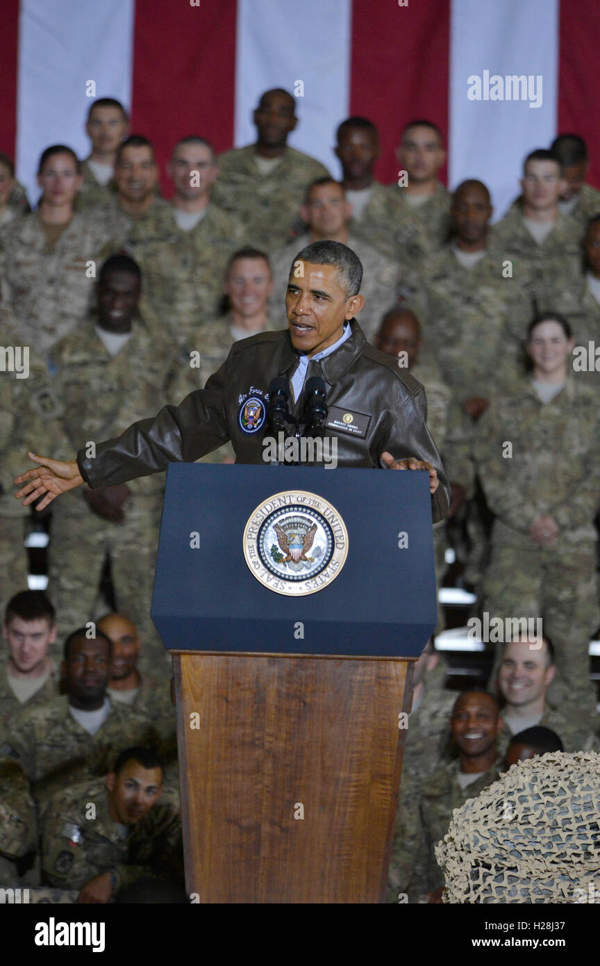 US-Präsident Barack Obama spricht mit Truppen während einer unangekündigten Besuch in Bagram Air Field 25. Mai 2014 in Afghanistan. Stockfoto